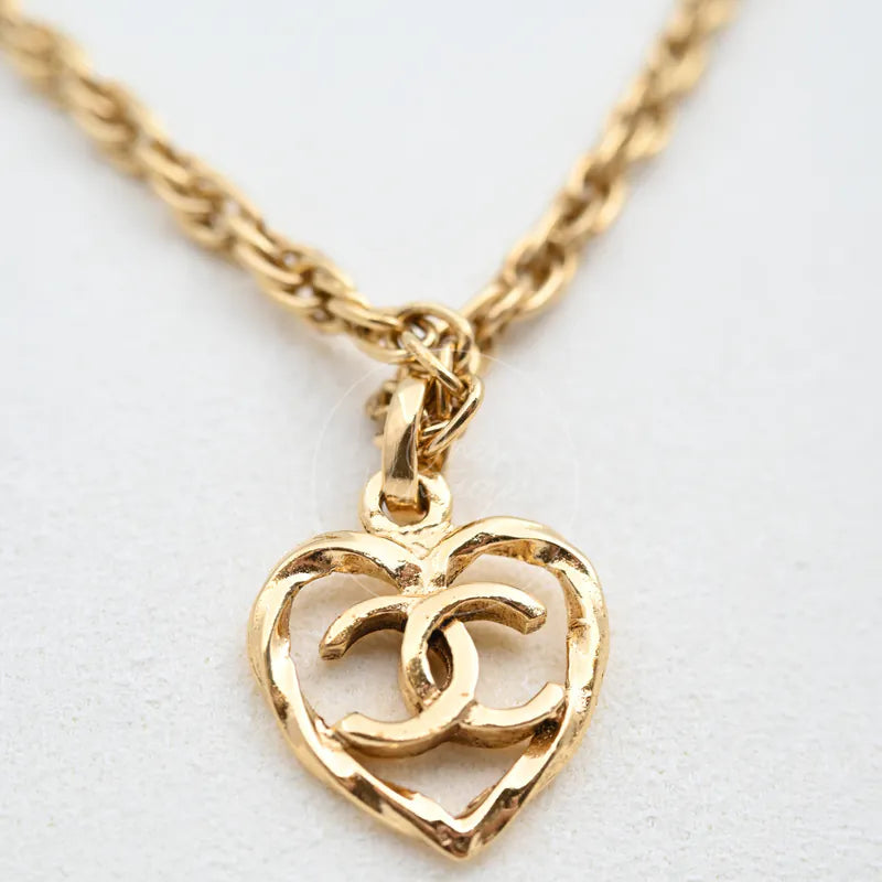 [Pre-owned] Chanel Heart Shape CC Mark Pendant Gold Necklace