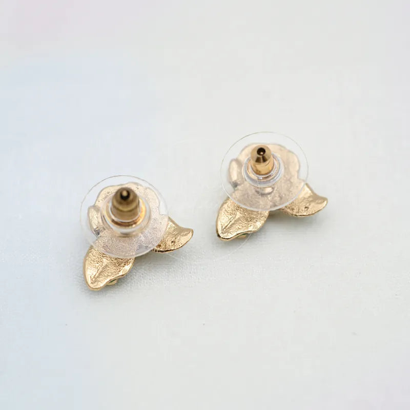 [Pre-owned] Chanel Camellia Baramotif Stud Earrings