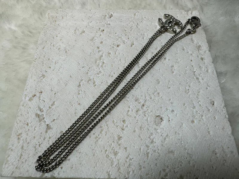 [Pre-owned] Chanel CC Mark Crystal Silver Necklace