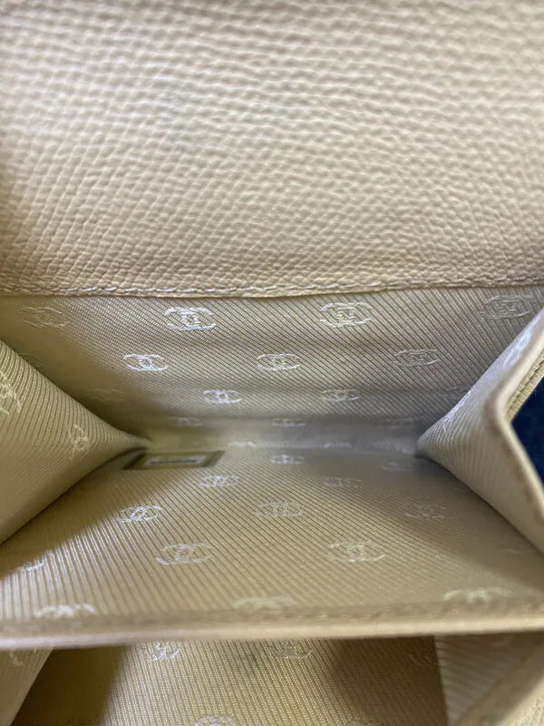 [Pre-owned] Chanel CC Logo Beige Compact Trifold Wallet