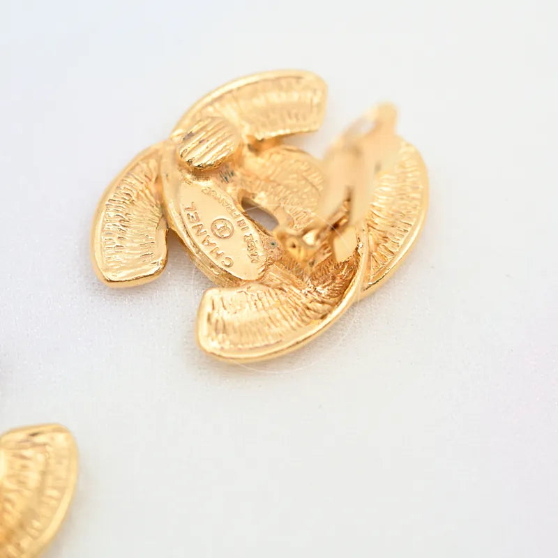 [Pre-owned] Chanel Vintage CC Earrings Clip-On Gold (Large)