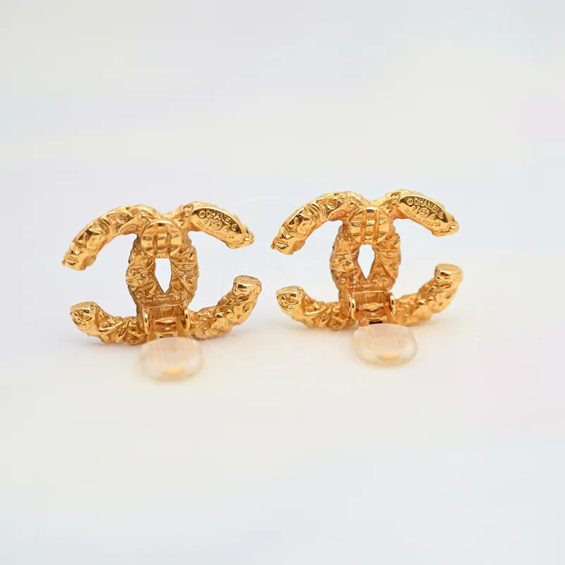 [Pre-owned] Chanel Vintage Gold Lava CC Mark Ear-clips