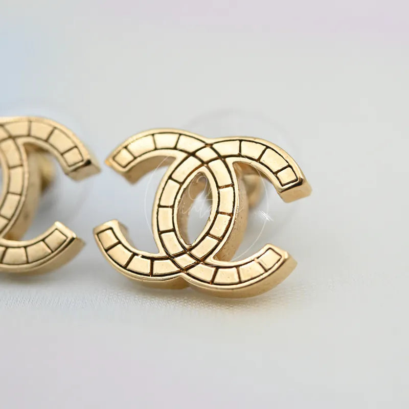 [Pre-owned] Chanel CC Clip-on 24K Gold Earrings