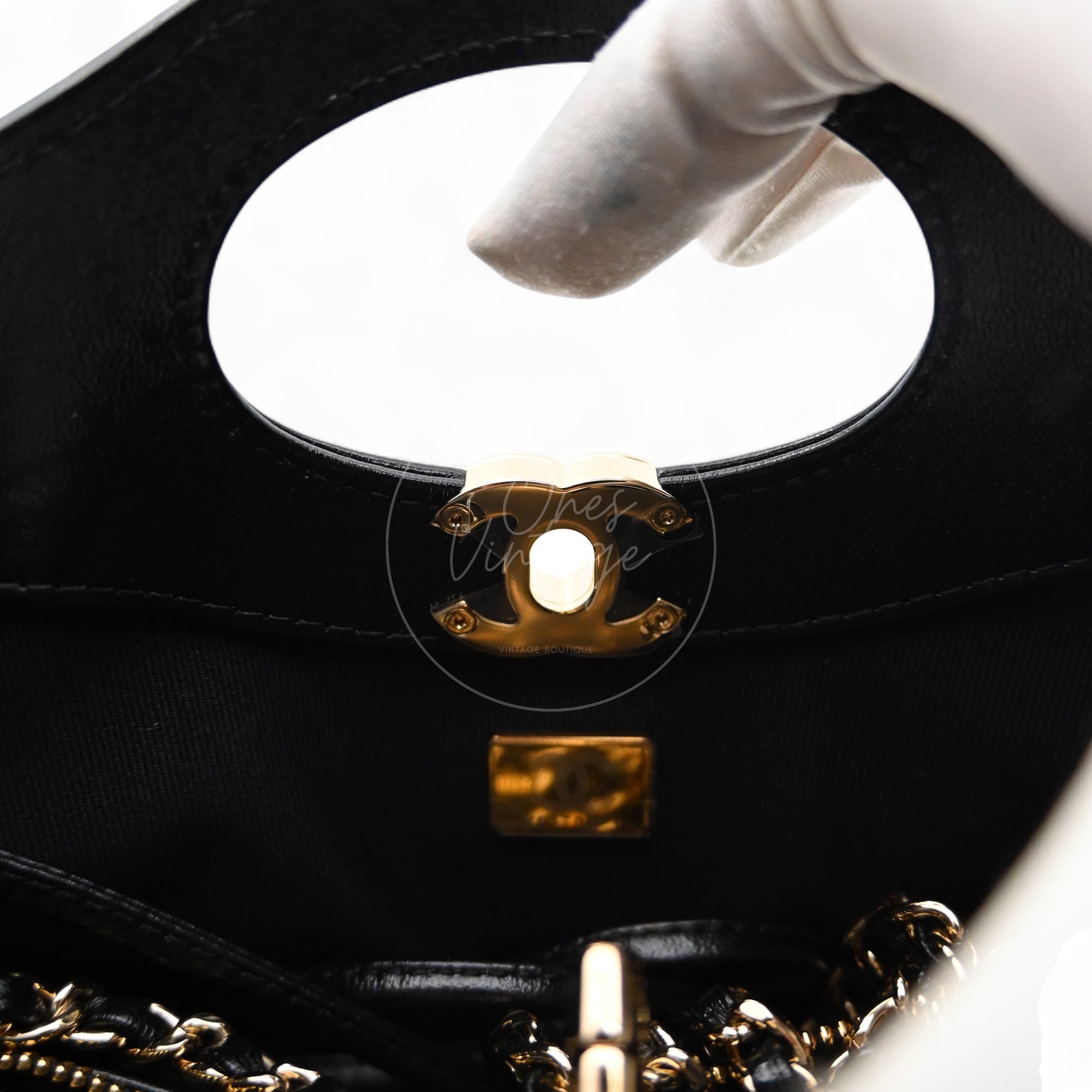 [Pre-owned] Chanel Mini 31 Black Shinny calfskin Microchip