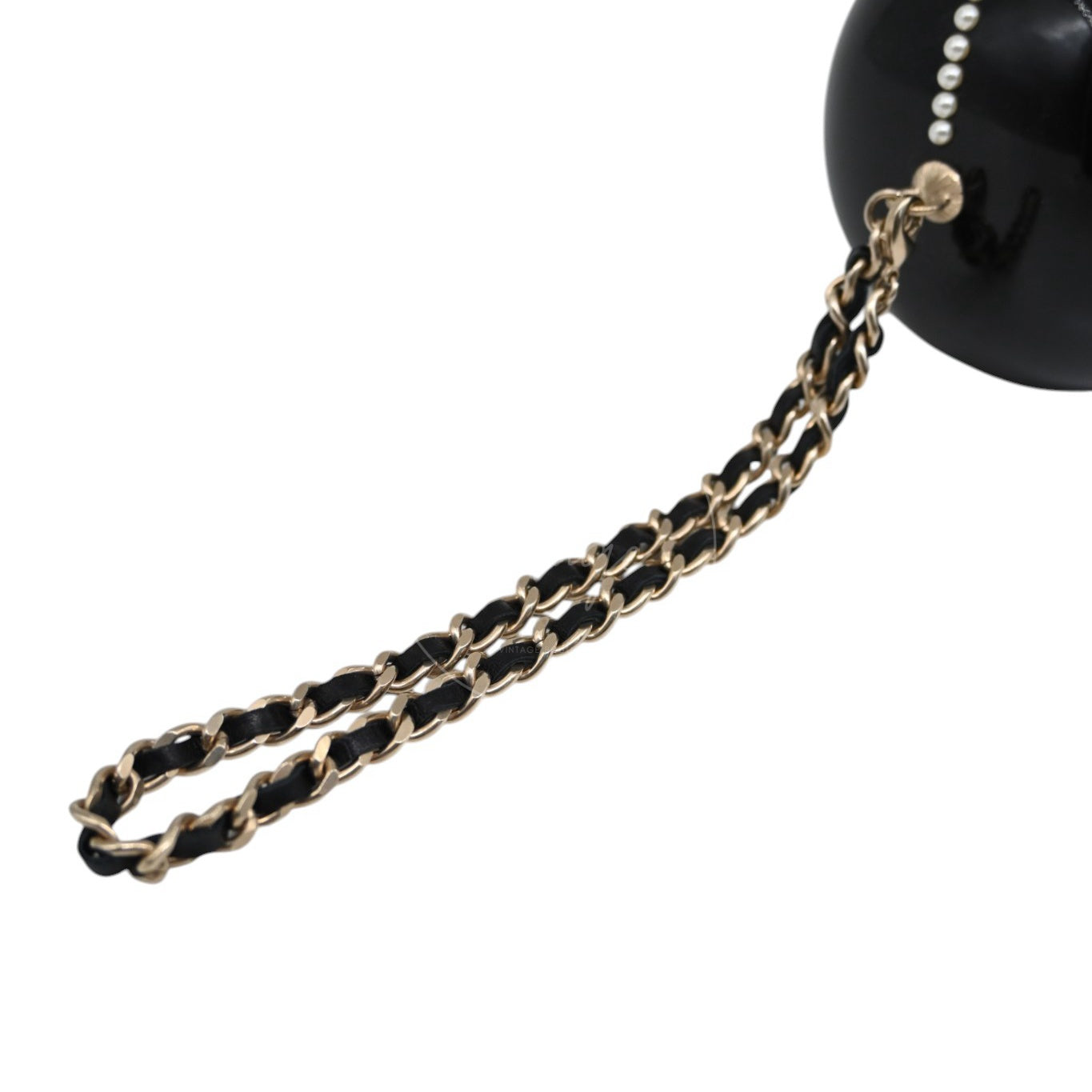 [Pre-owned] Chanel Paris-Bombay Métiers d'Art Matryoshka Doll Minaudière Black Resin GHW