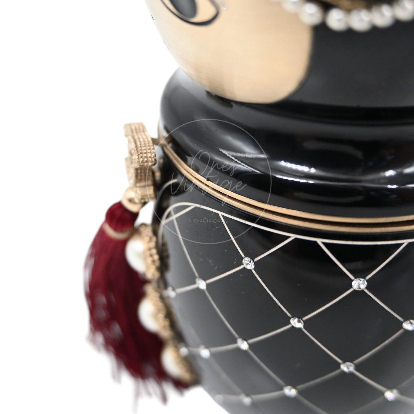 [Pre-owned] Chanel Paris-Bombay Métiers d'Art Matryoshka Doll Minaudière Black Resin GHW