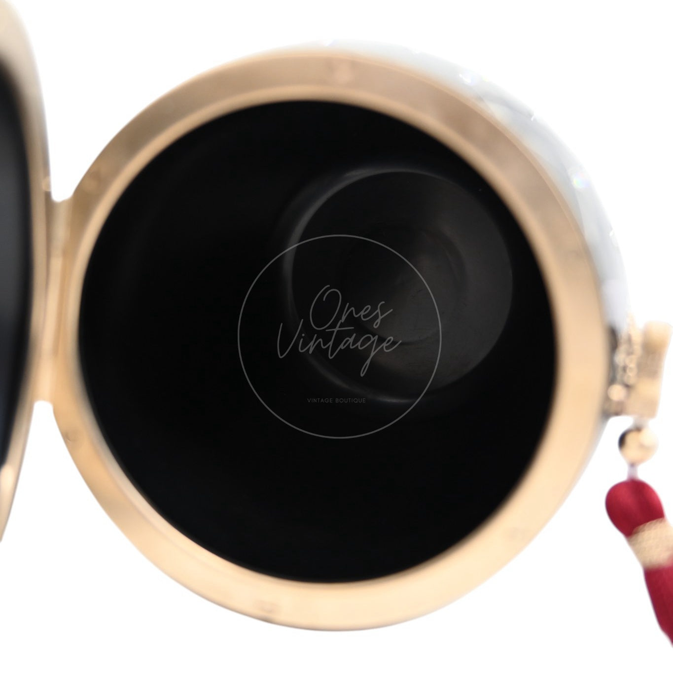 [Pre-owned] Chanel Paris-Bombay Métiers d'Art Matryoshka Doll Minaudière Black Resin GHW