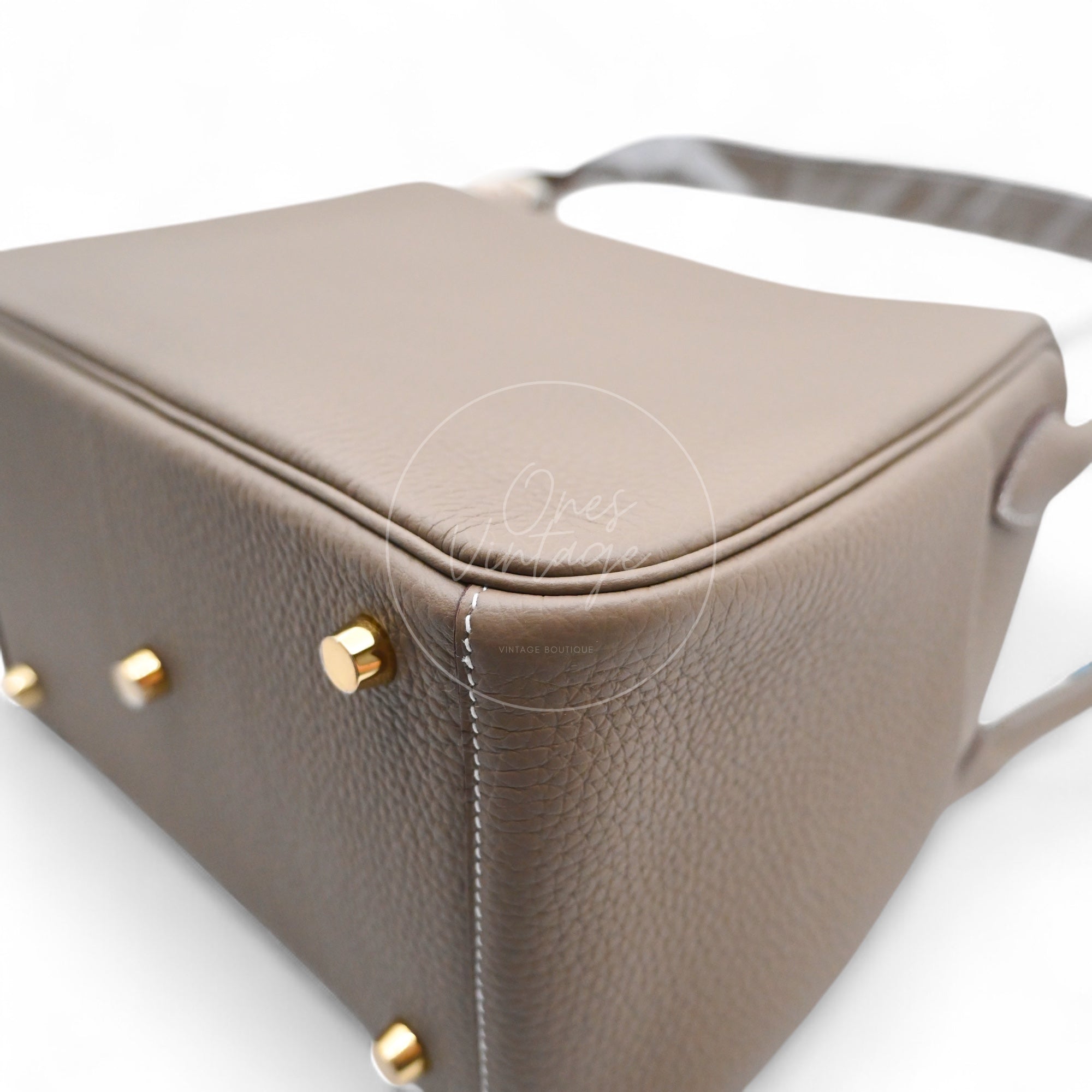 [Brand New] Hermes Lindy 26 Etoupe Clemence GHW Stamp W