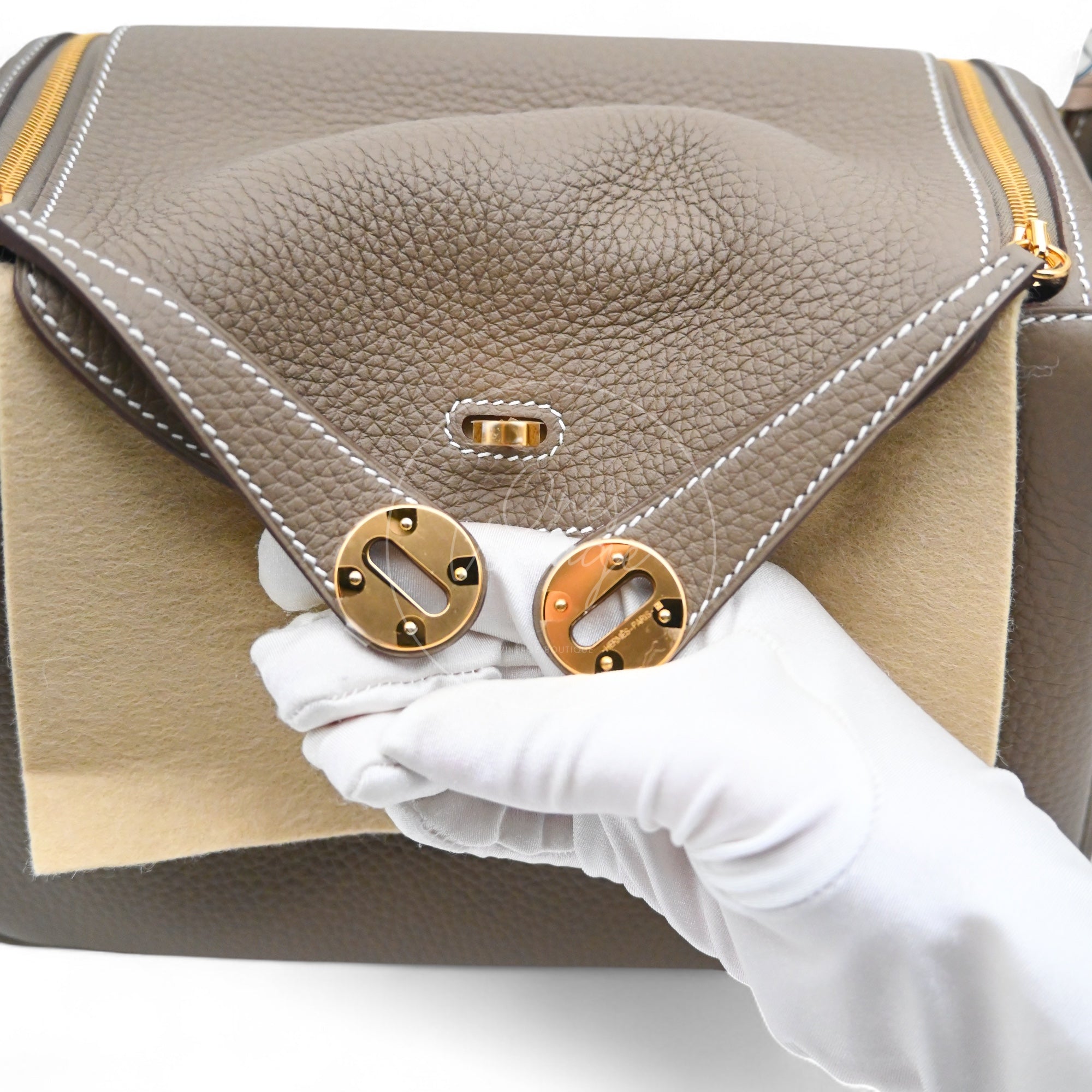 [Brand New] Hermes Lindy 26 Etoupe Clemence GHW Stamp W