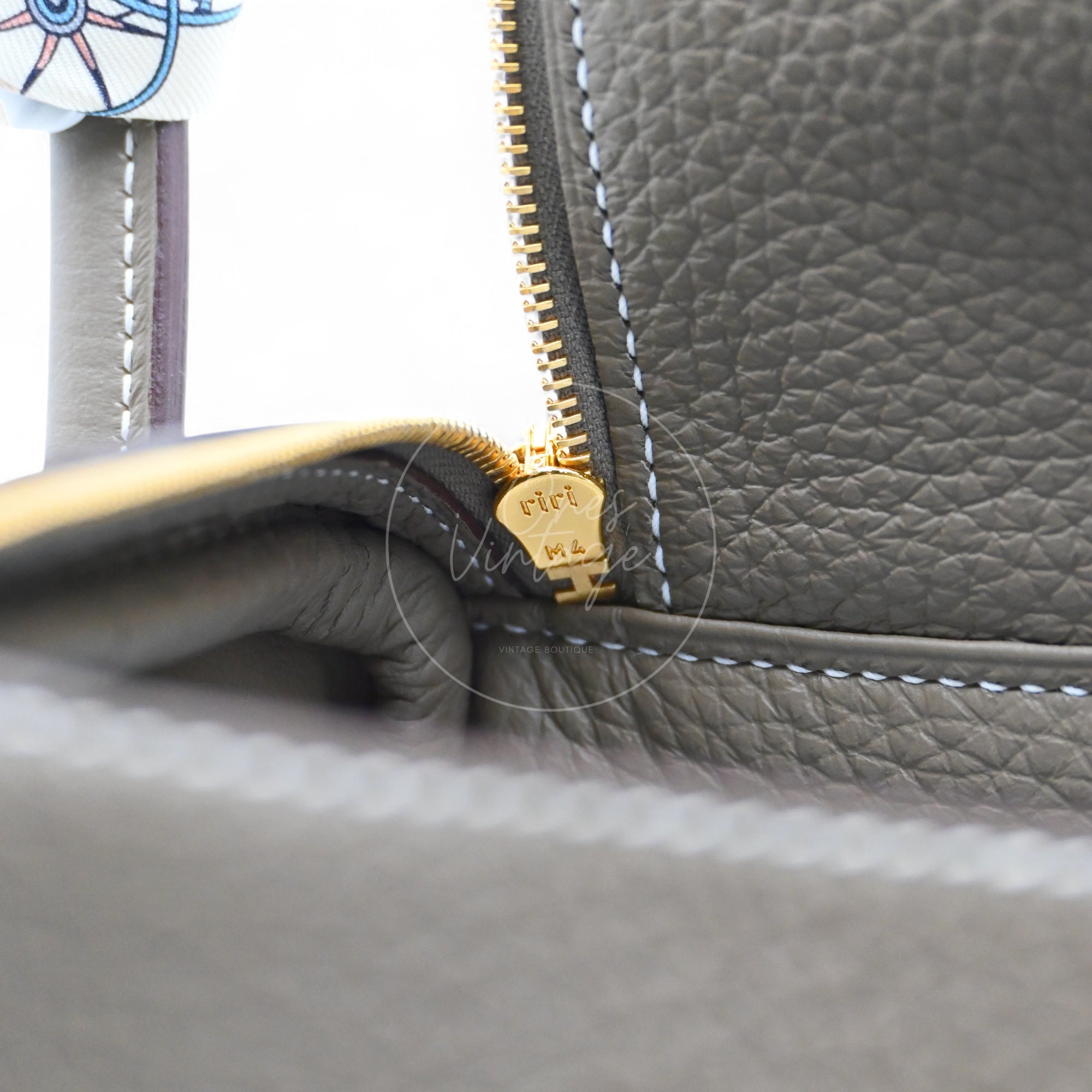 [Brand New] Hermes Lindy 26 Etoupe Clemence GHW Stamp W
