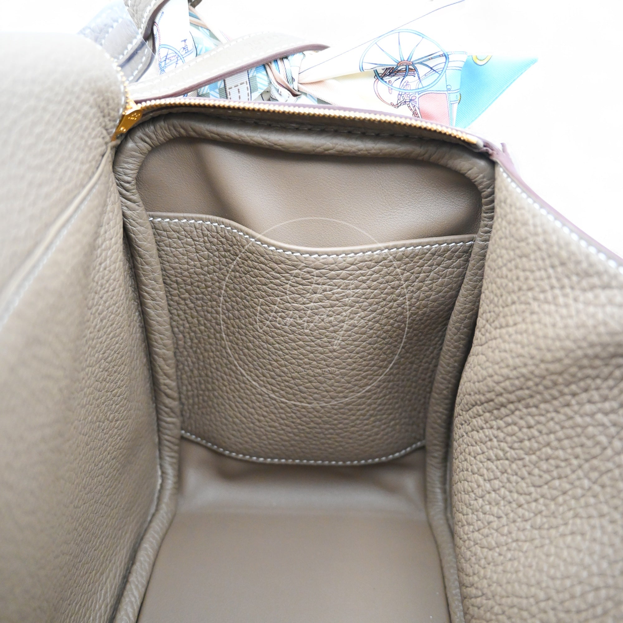 [Brand New] Hermes Lindy 26 Etoupe Clemence GHW Stamp W