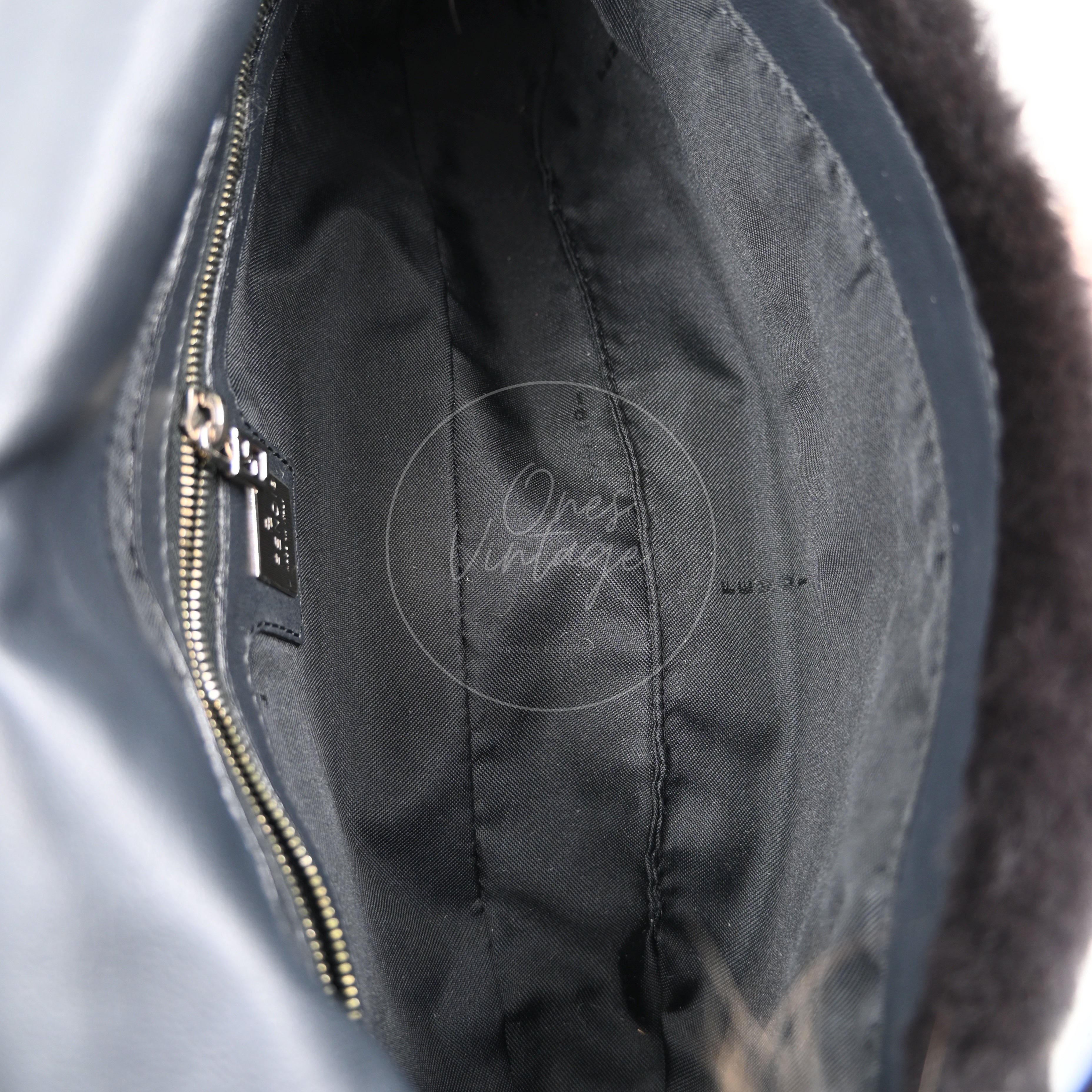 [Pre-owned] Fendi Black Fur Baguette Handbag