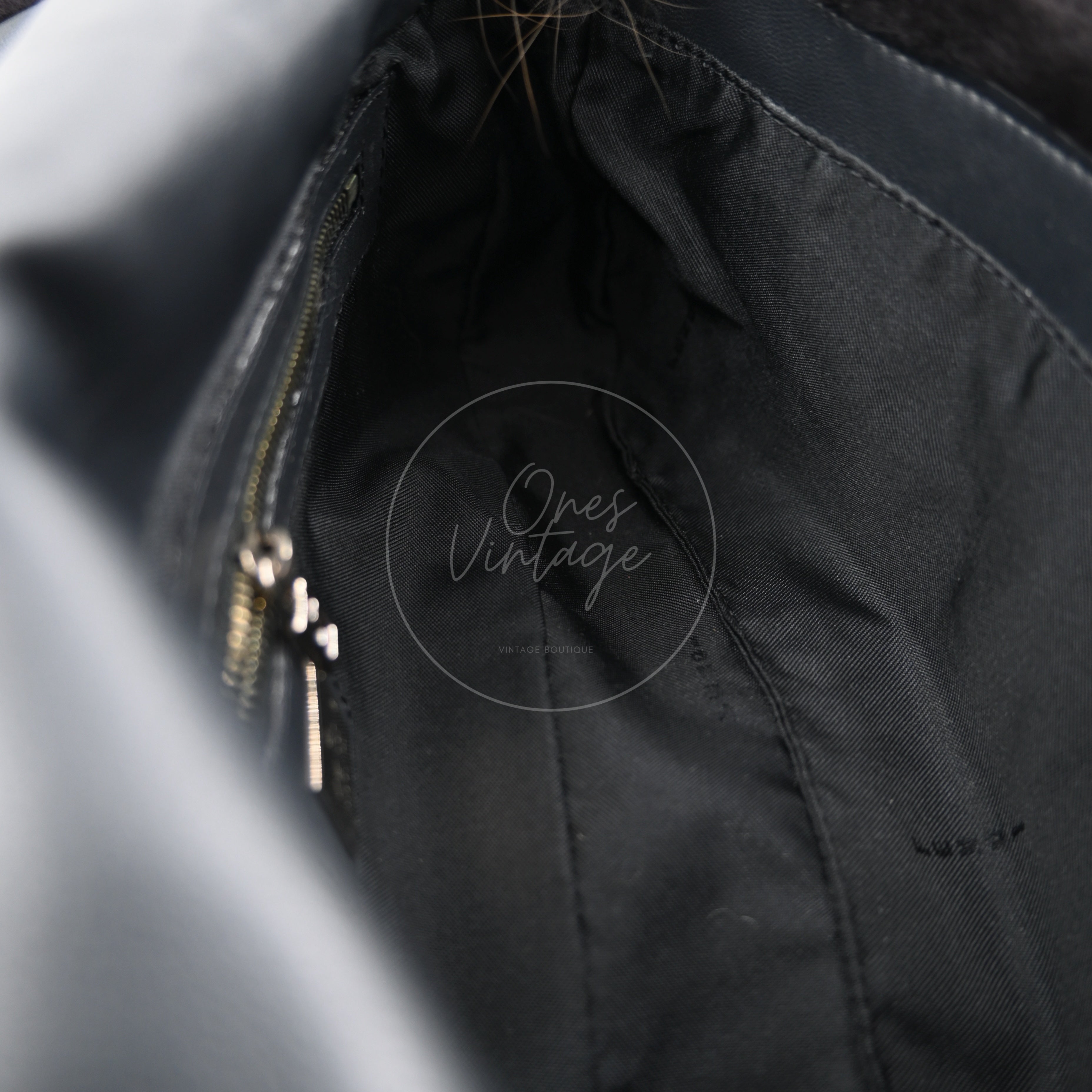 [Pre-owned] Fendi Black Fur Baguette Handbag