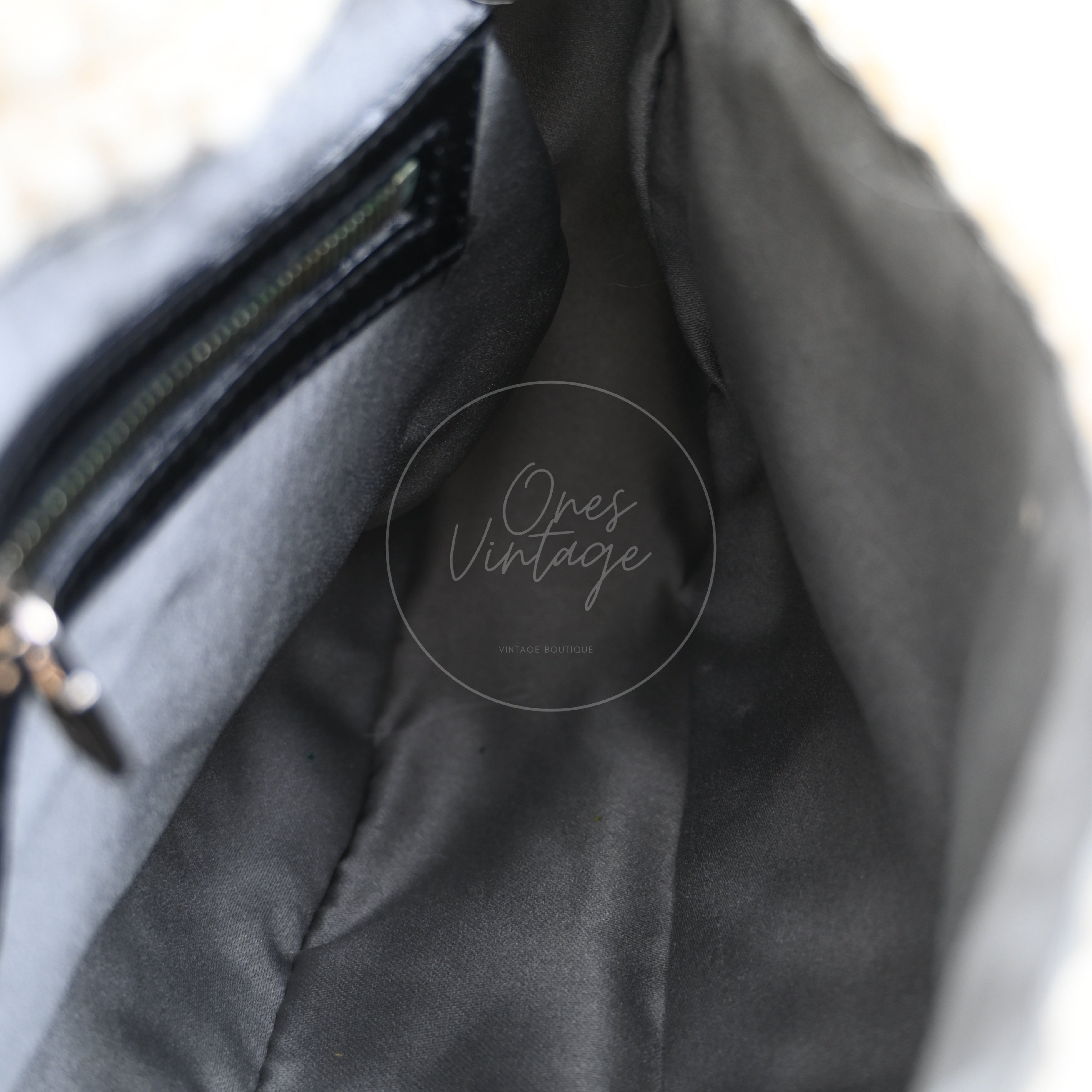 [Pre-owned] Fendi Black Fur Baguette Handbag