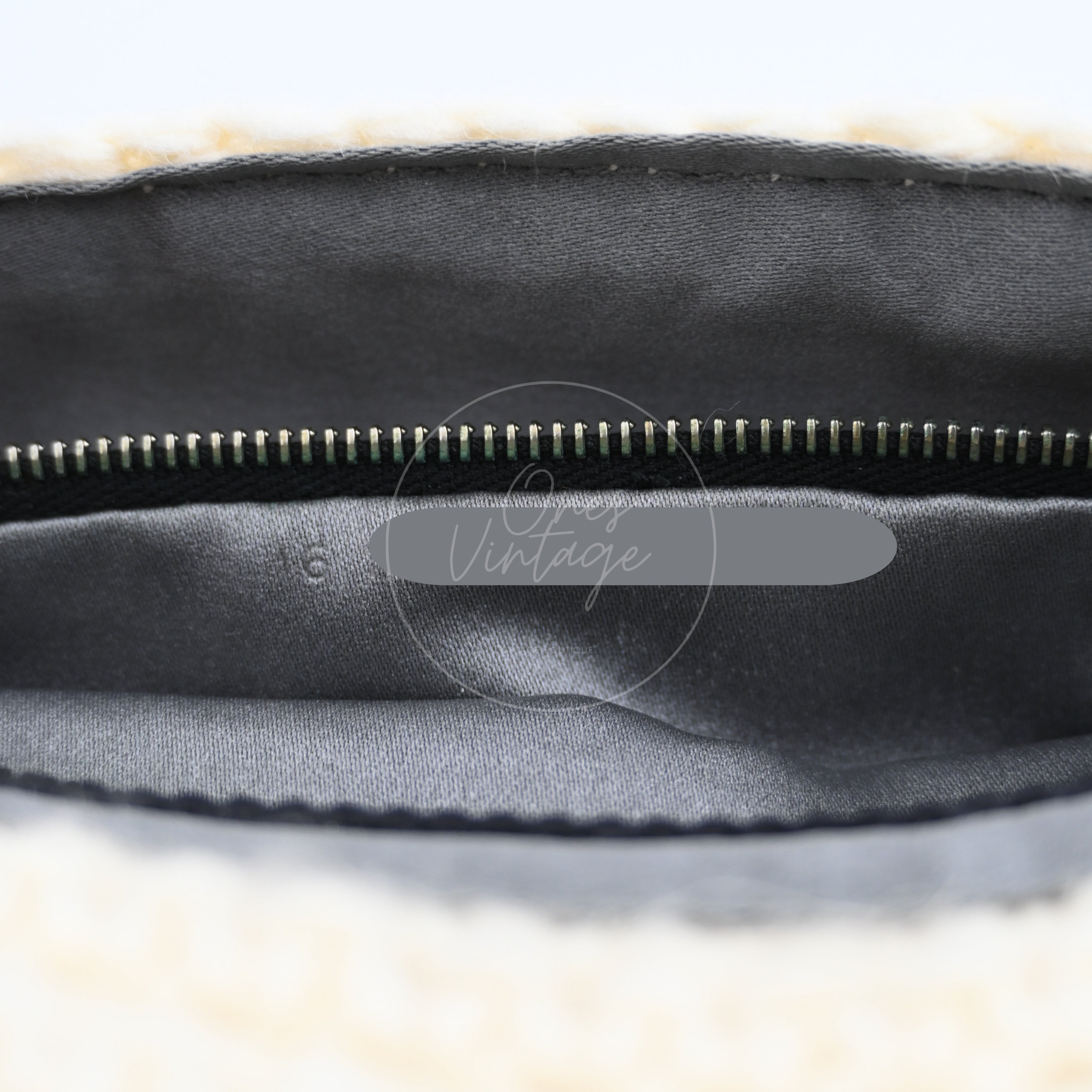 [Pre-owned] Fendi Mamma Baguette Knit Wool Handbag