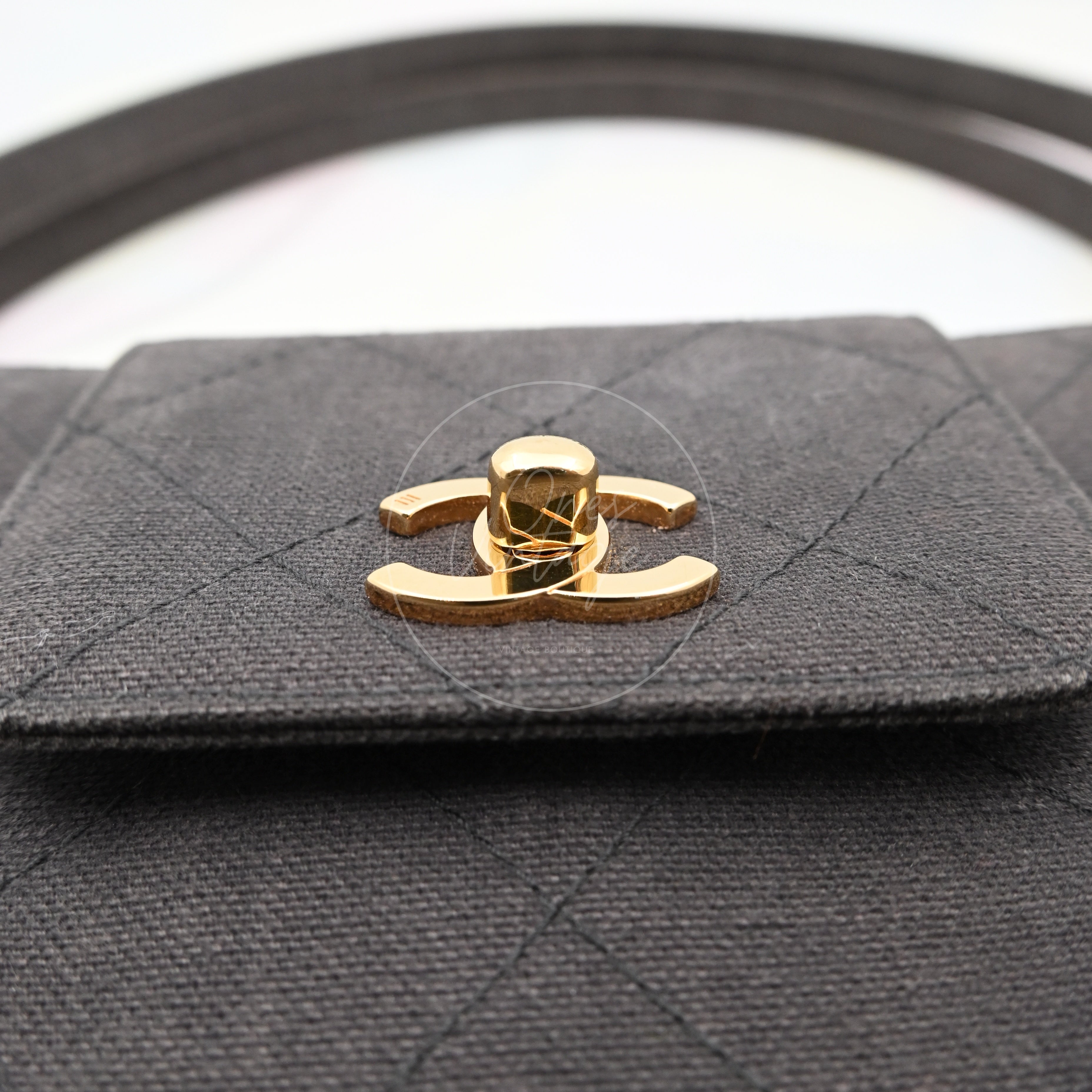 [Pre-owned] Chanel Grey Matelasse Canvas Shoulder Bag