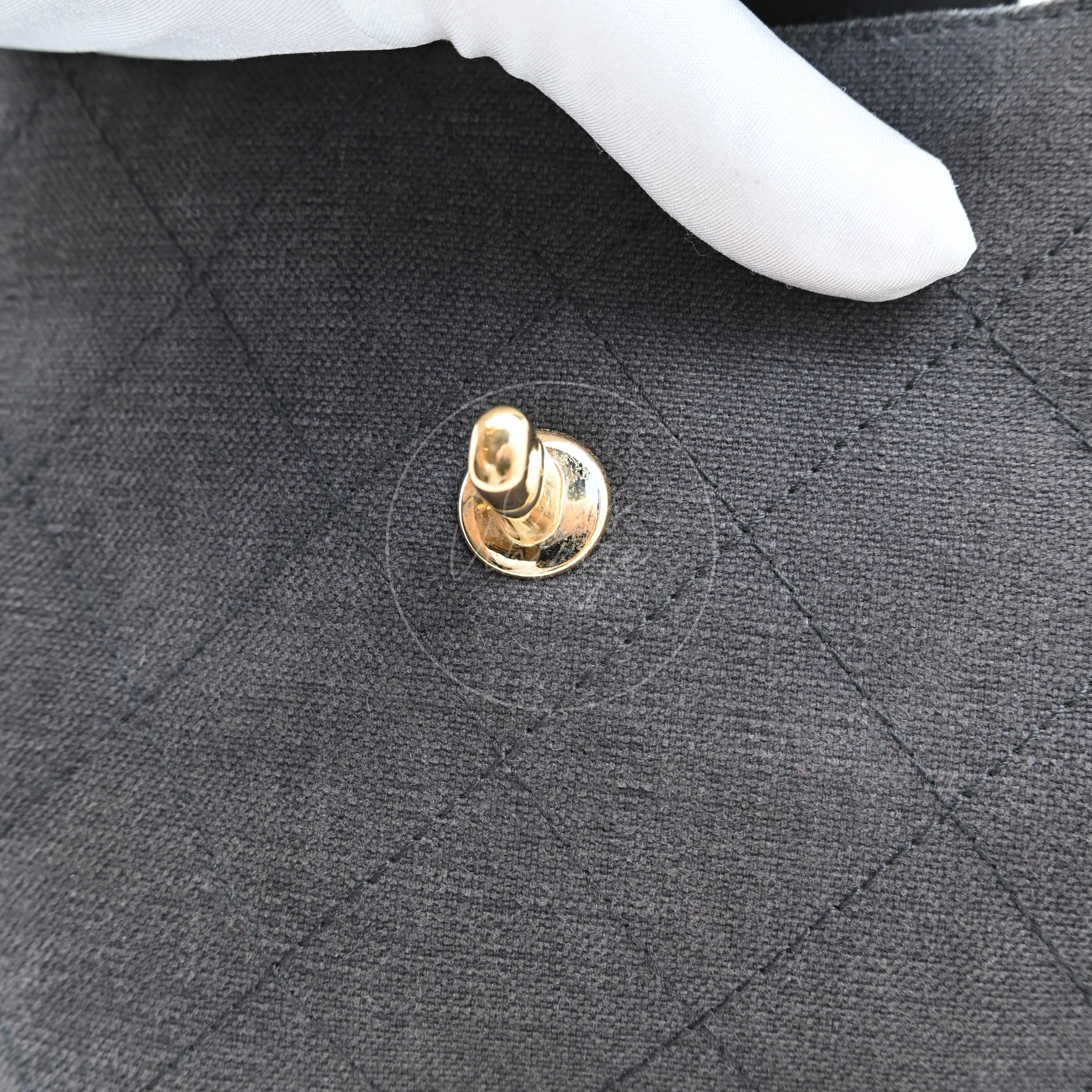 [Pre-owned] Chanel Grey Matelasse Canvas Shoulder Bag