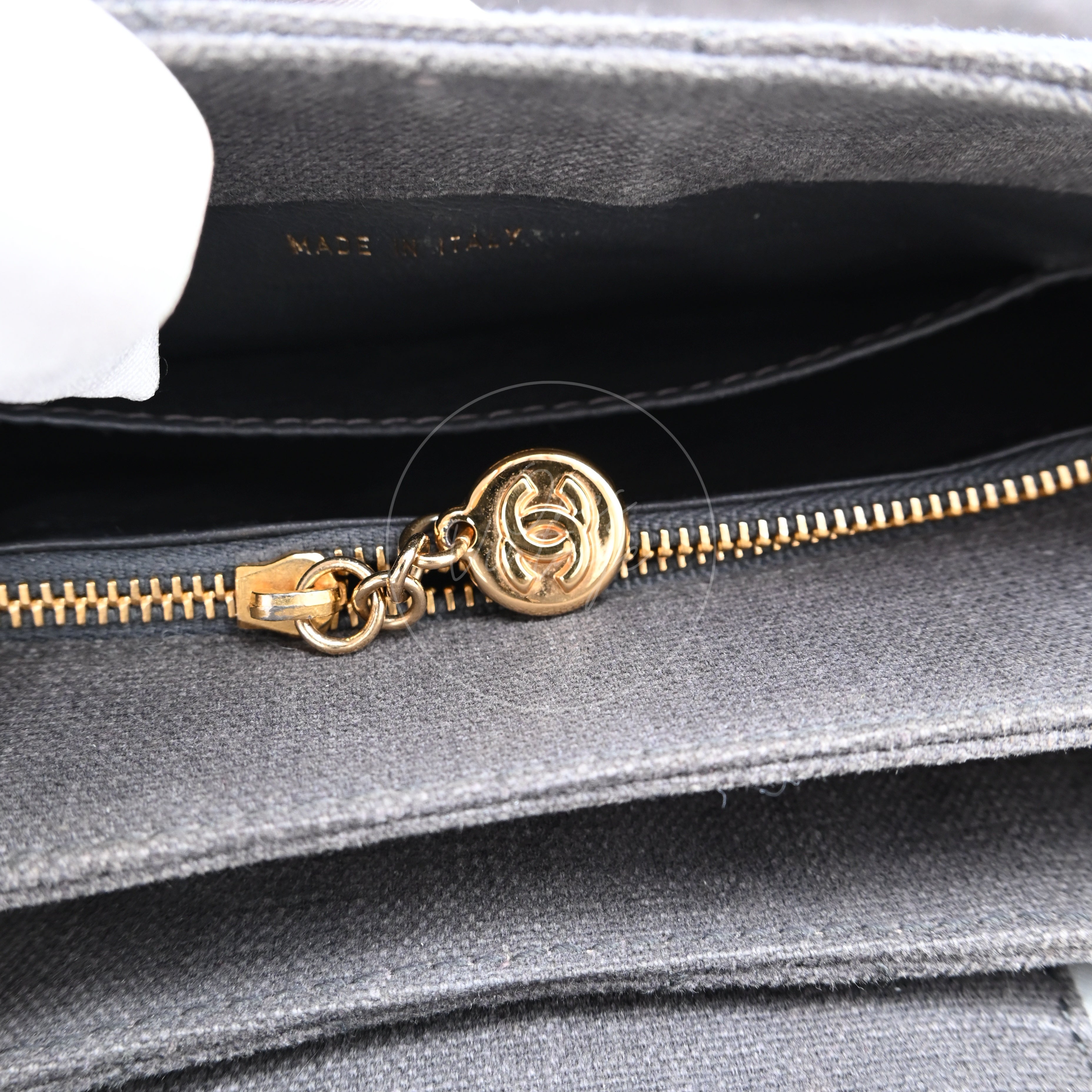 [Pre-owned] Chanel Grey Matelasse Canvas Shoulder Bag