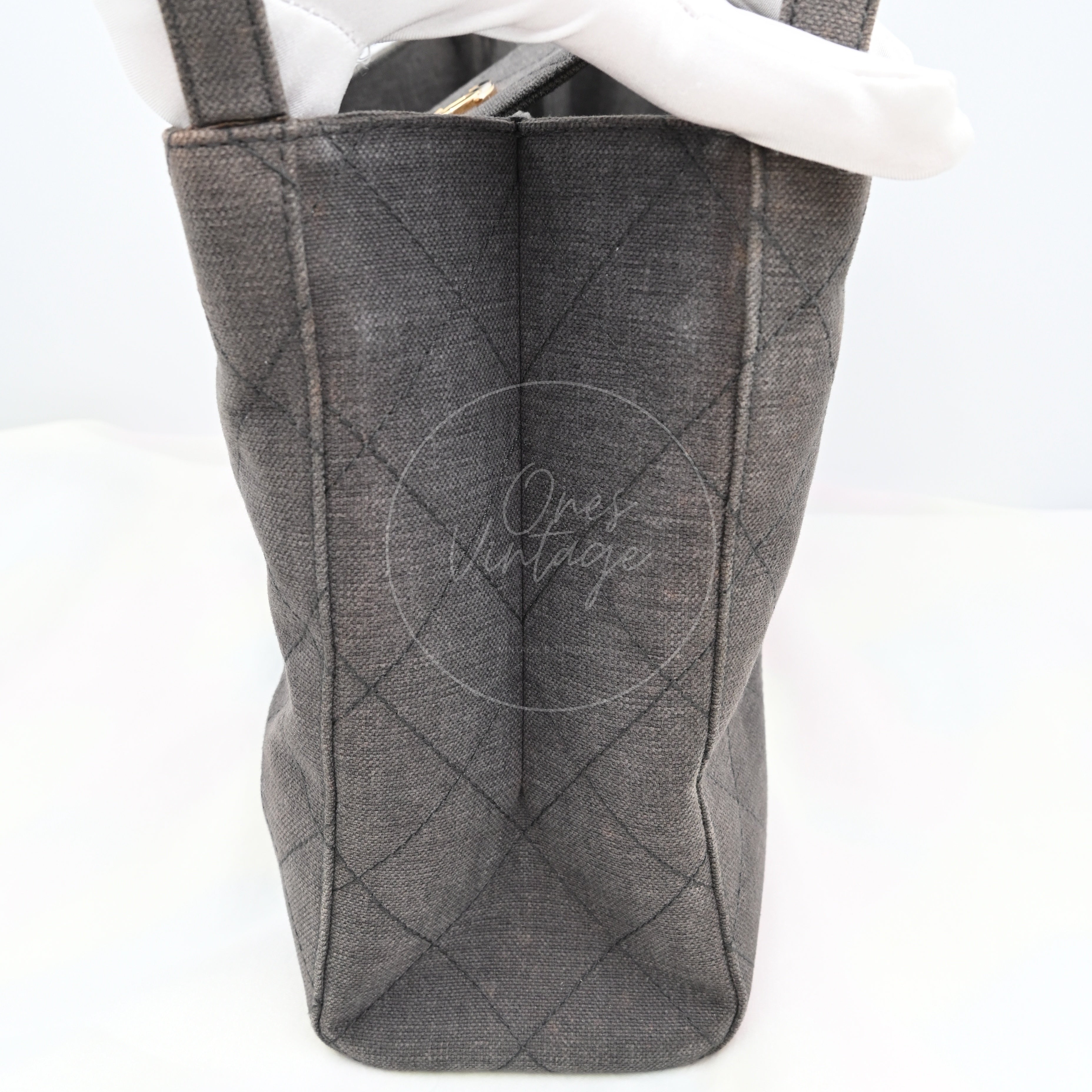 [Pre-owned] Chanel Grey Matelasse Canvas Shoulder Bag