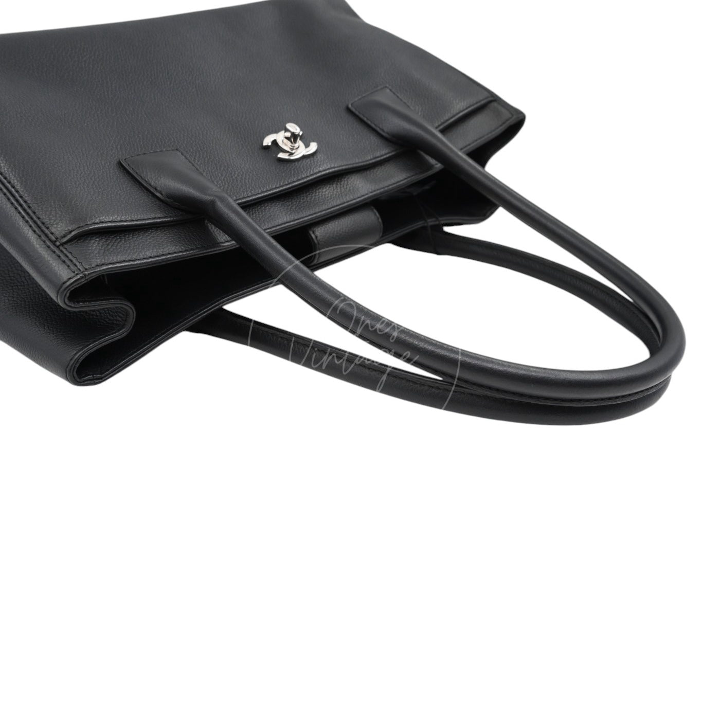 [Pre-Owned] Chanel Cerf Small Black Calfskin Tote Bag Silver-tone Hardware Series 18