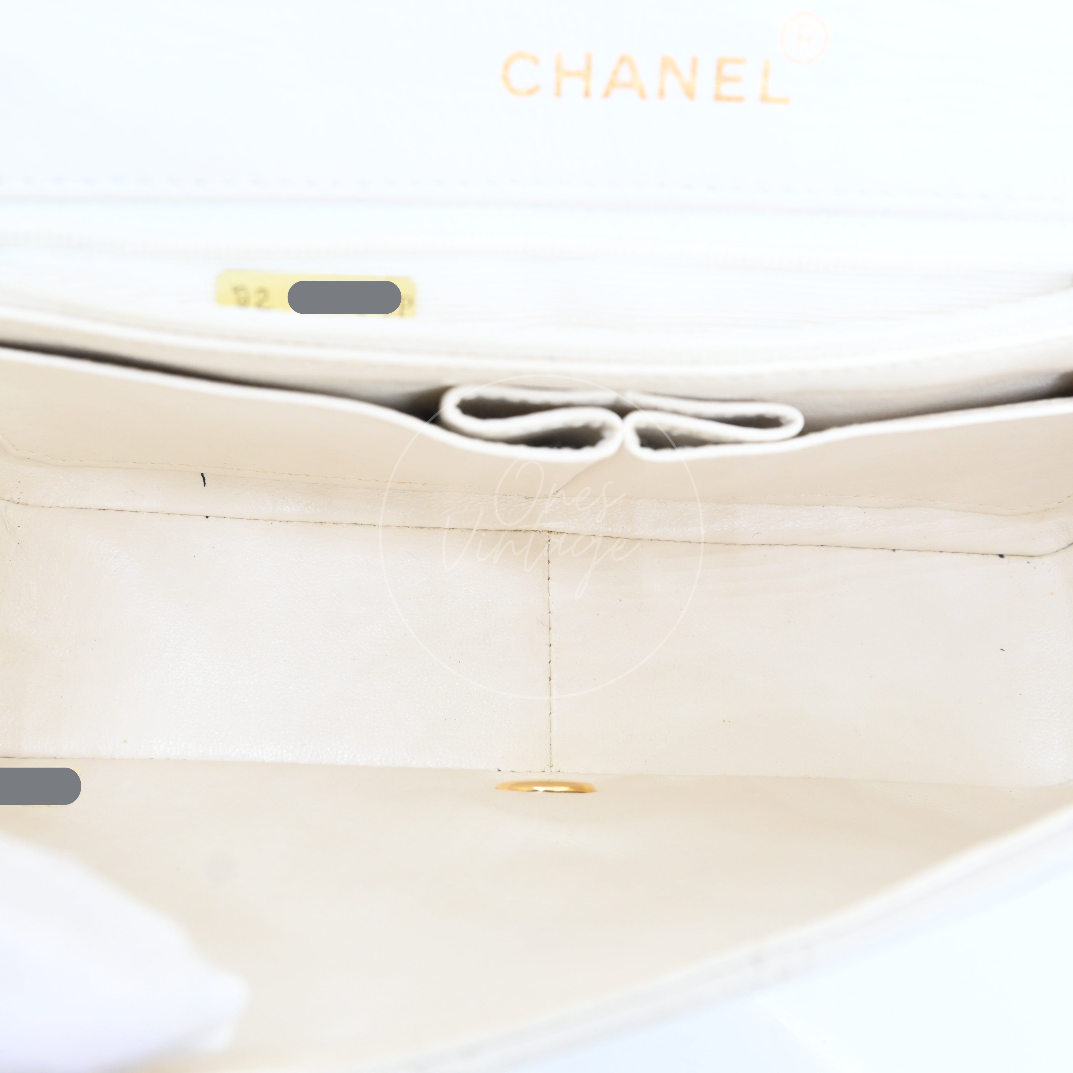[Pre-owned] Chanel Quilted Classic White Full Flap Shoulder Bag Series 1