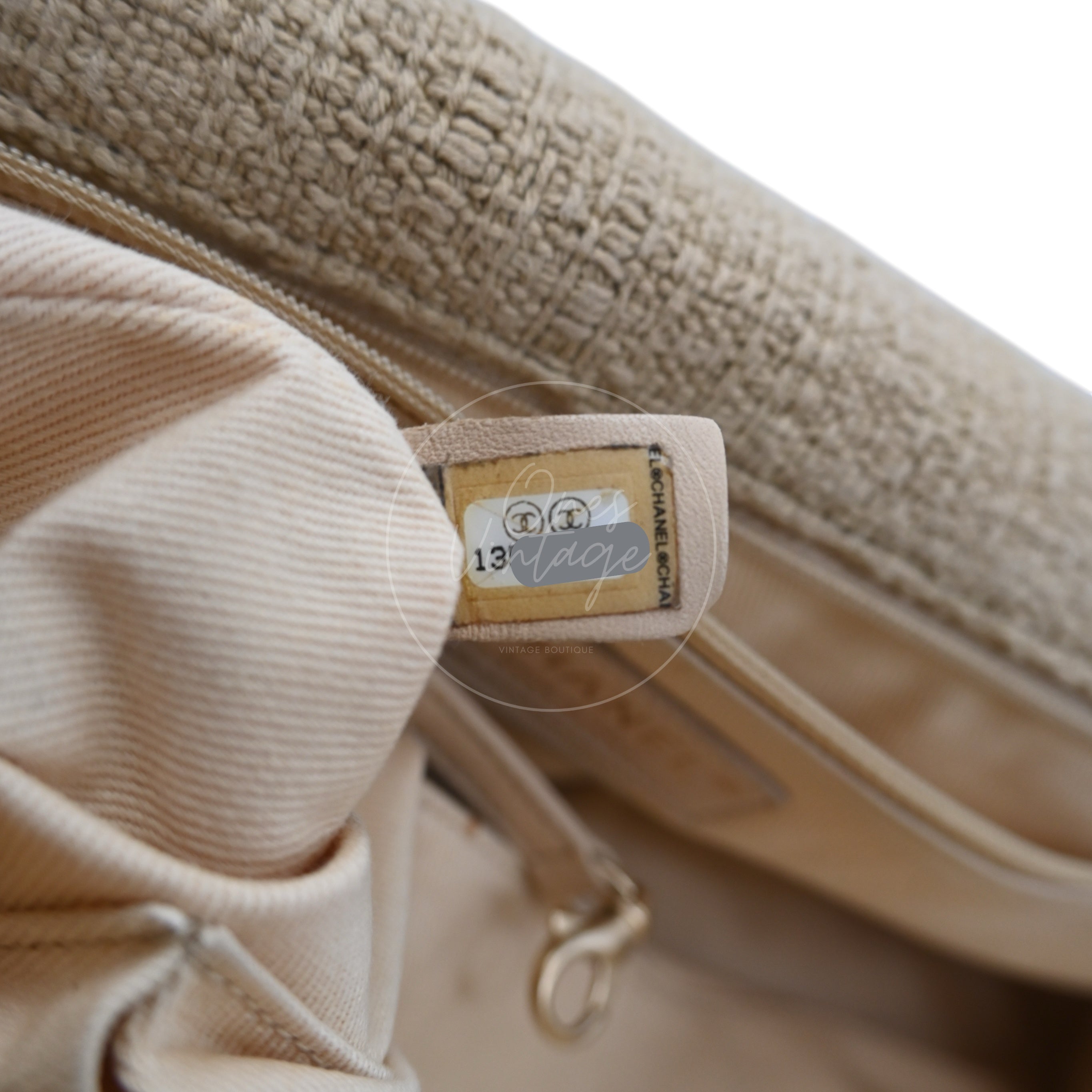 [Pre-owned] Chanel Maxi Beige Tweed Flap Bag