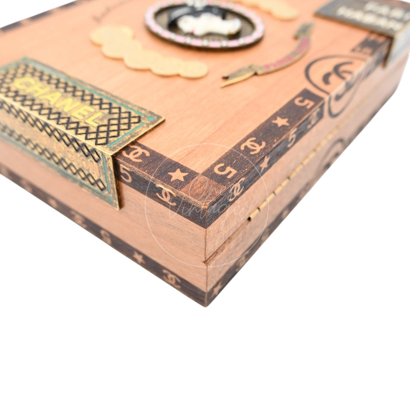 [Pre-Owned] Chanel Havana Vanity Wood Case Cigar Clutch Series 23