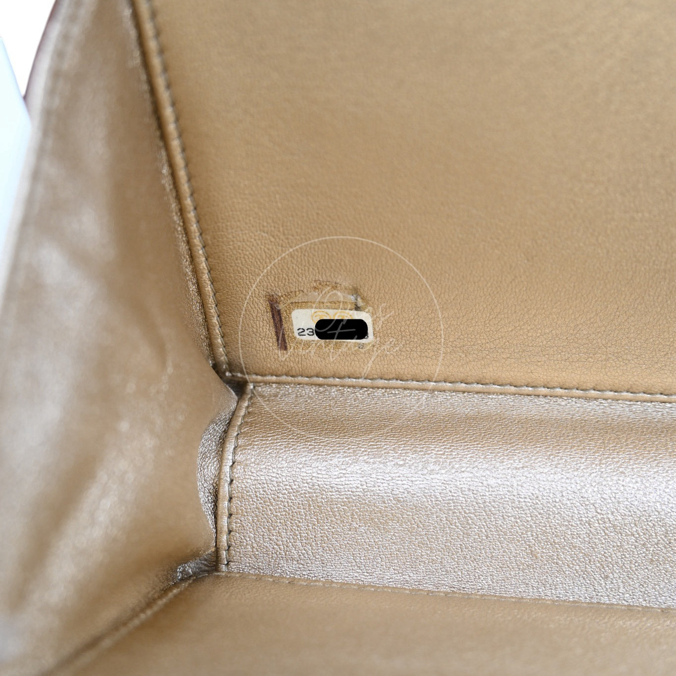 [Pre-Owned] Chanel Havana Vanity Wood Case Cigar Clutch Series 23