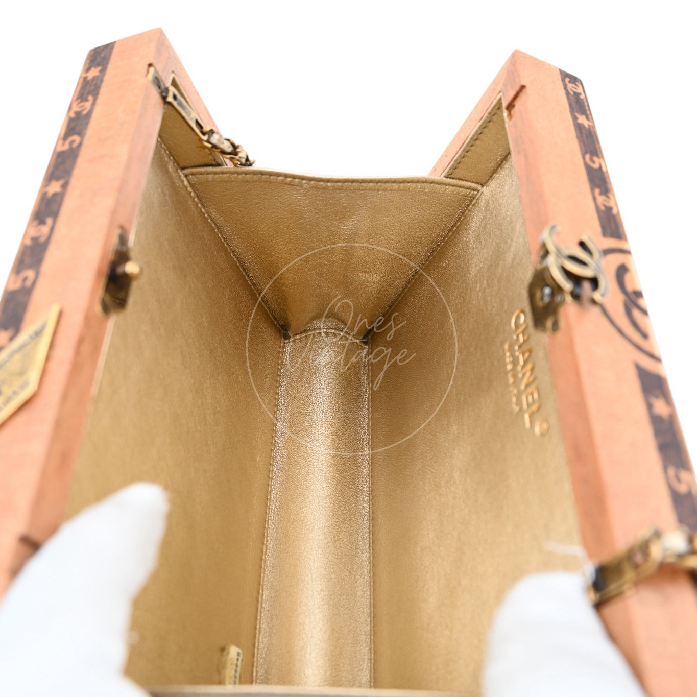 [Pre-Owned] Chanel Havana Vanity Wood Case Cigar Clutch Series 23