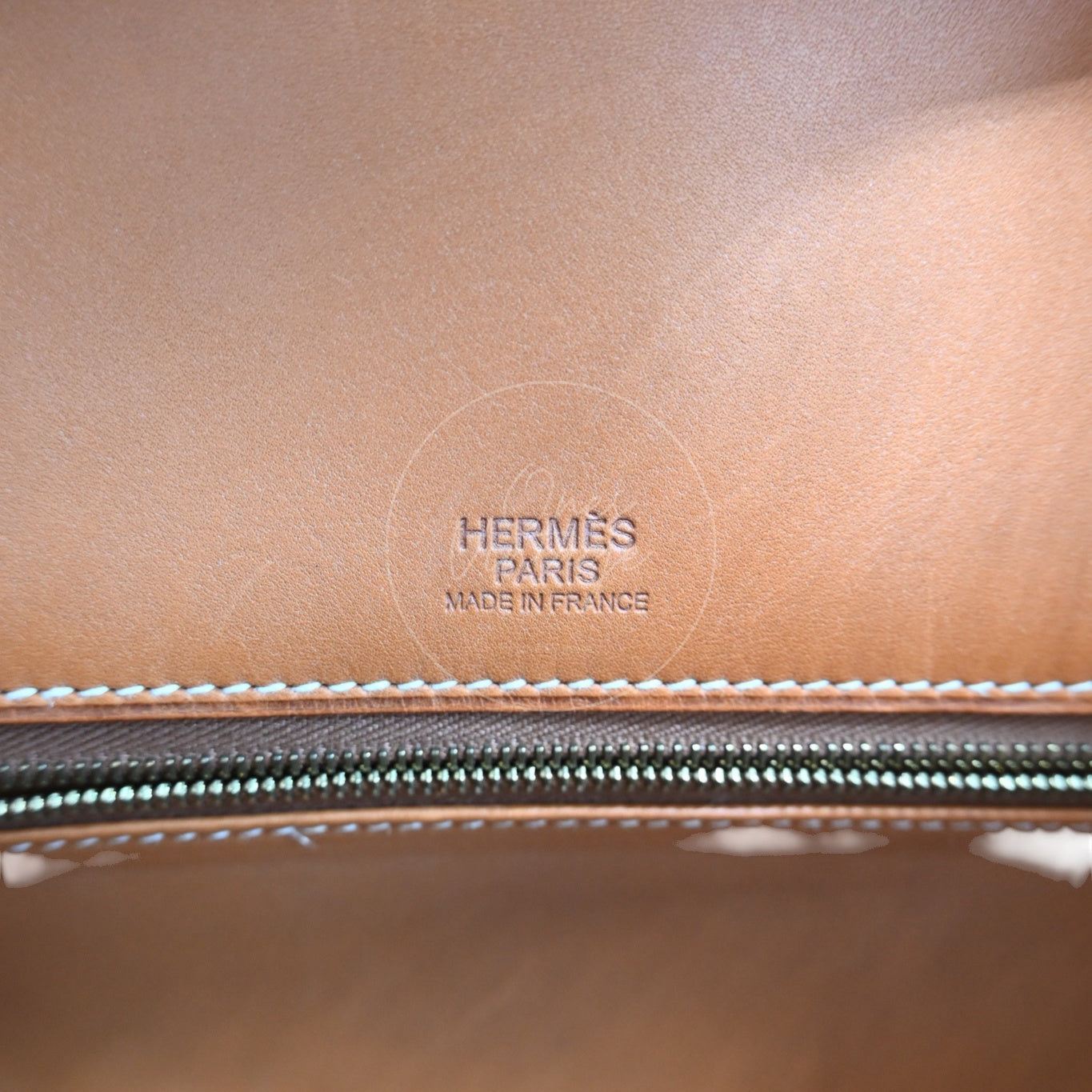```json
[
  {
    "translated_text": "[Pre-Owned] Hermes Birkin 30 Gold Brown Veau Doblis Grizzly Swift Stamp Square P"
  }
]
```