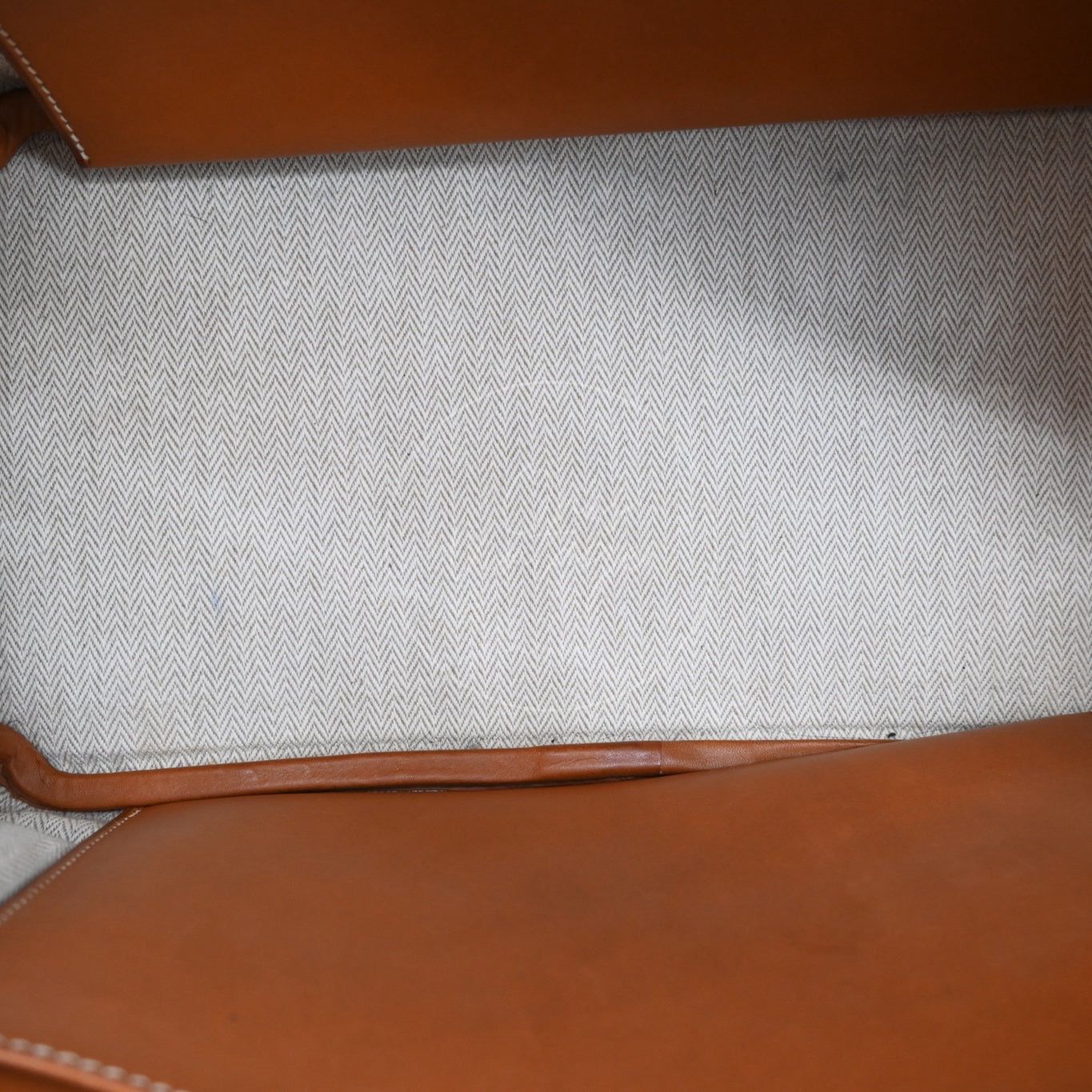```json
[
  {
    "translated_text": "[Pre-Owned] Hermes Birkin 30 Gold Brown Veau Doblis Grizzly Swift Stamp Square P"
  }
]
```