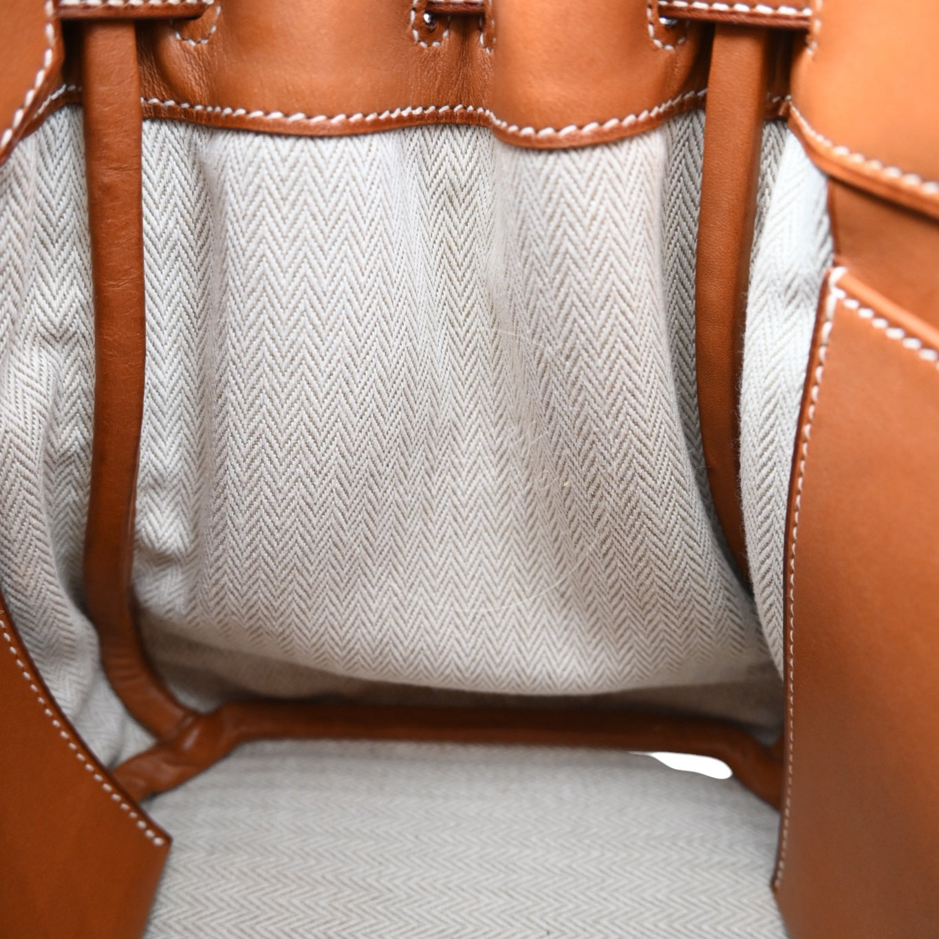 ```json
[
  {
    "translated_text": "[Pre-Owned] Hermes Birkin 30 Gold Brown Veau Doblis Grizzly Swift Stamp Square P"
  }
]
```