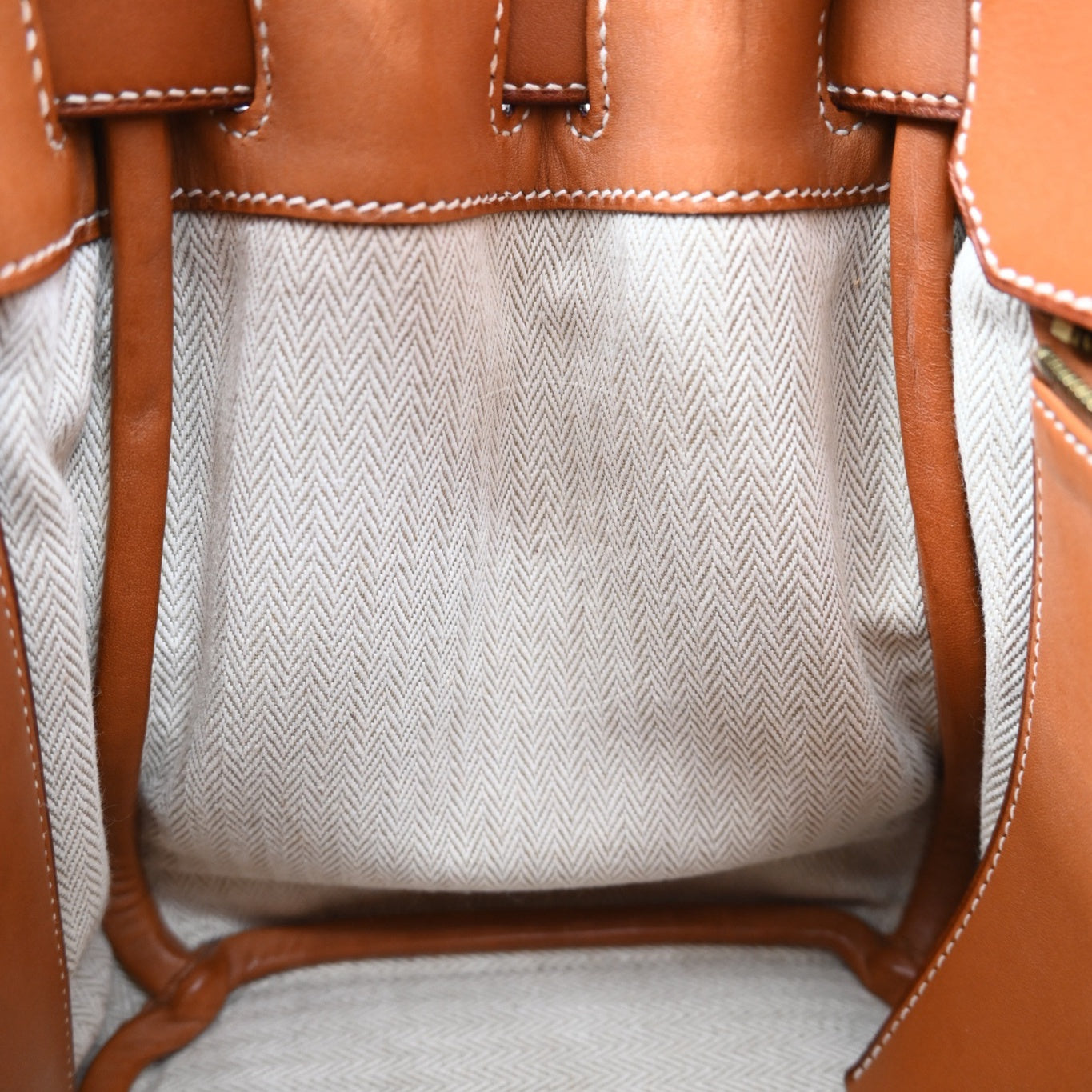 ```json
[
  {
    "translated_text": "[Pre-Owned] Hermes Birkin 30 Gold Brown Veau Doblis Grizzly Swift Stamp Square P"
  }
]
```