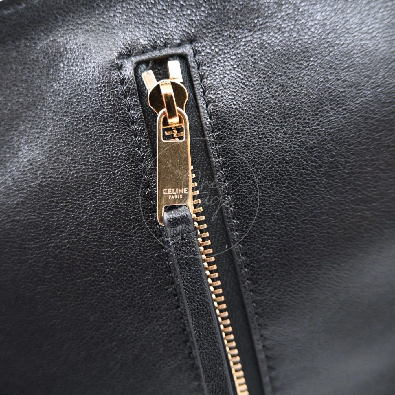 [Pre-owned] Celine Halfmoon Soft Triomphe Bag In Supple Shiny Lambskin