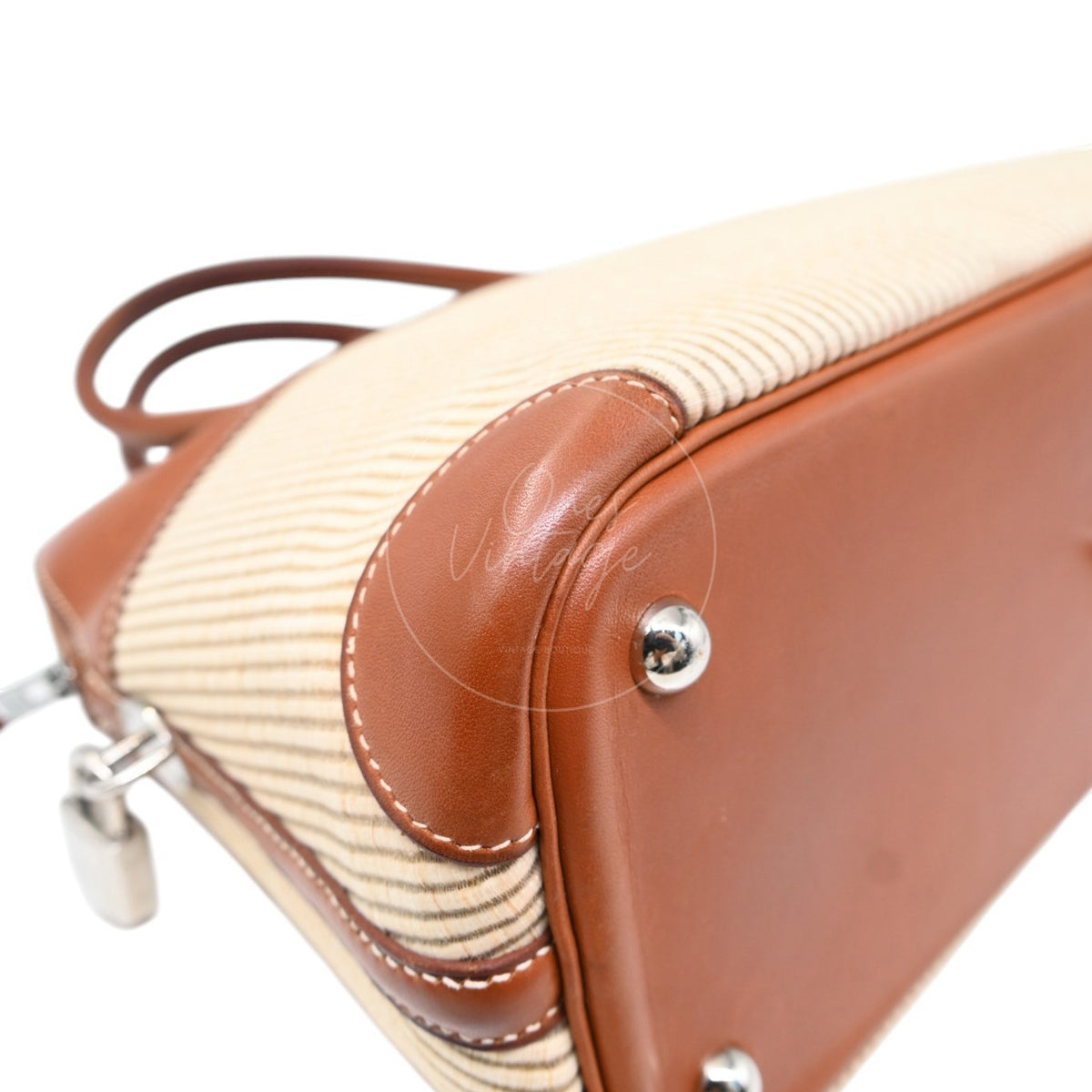 Hermès Bolide 26 in Fauve Barenia leather and Crinoline fabric with palladium-plated hardware, Square D stamp, front left base corner and protective feet