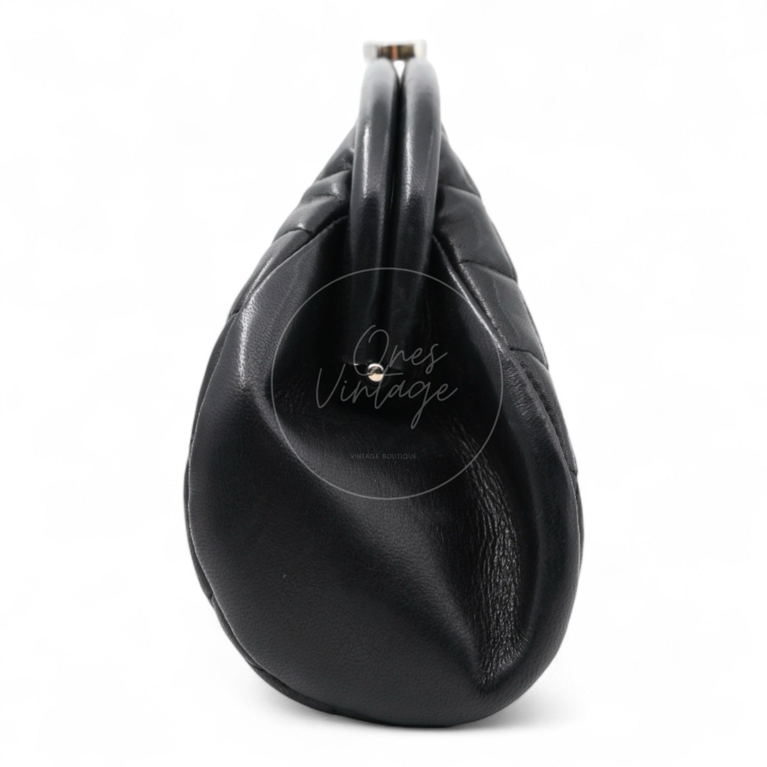 [Pre-owned] Chanel Quilted Timeless Kisslock Clutch Black Lambskin Bag