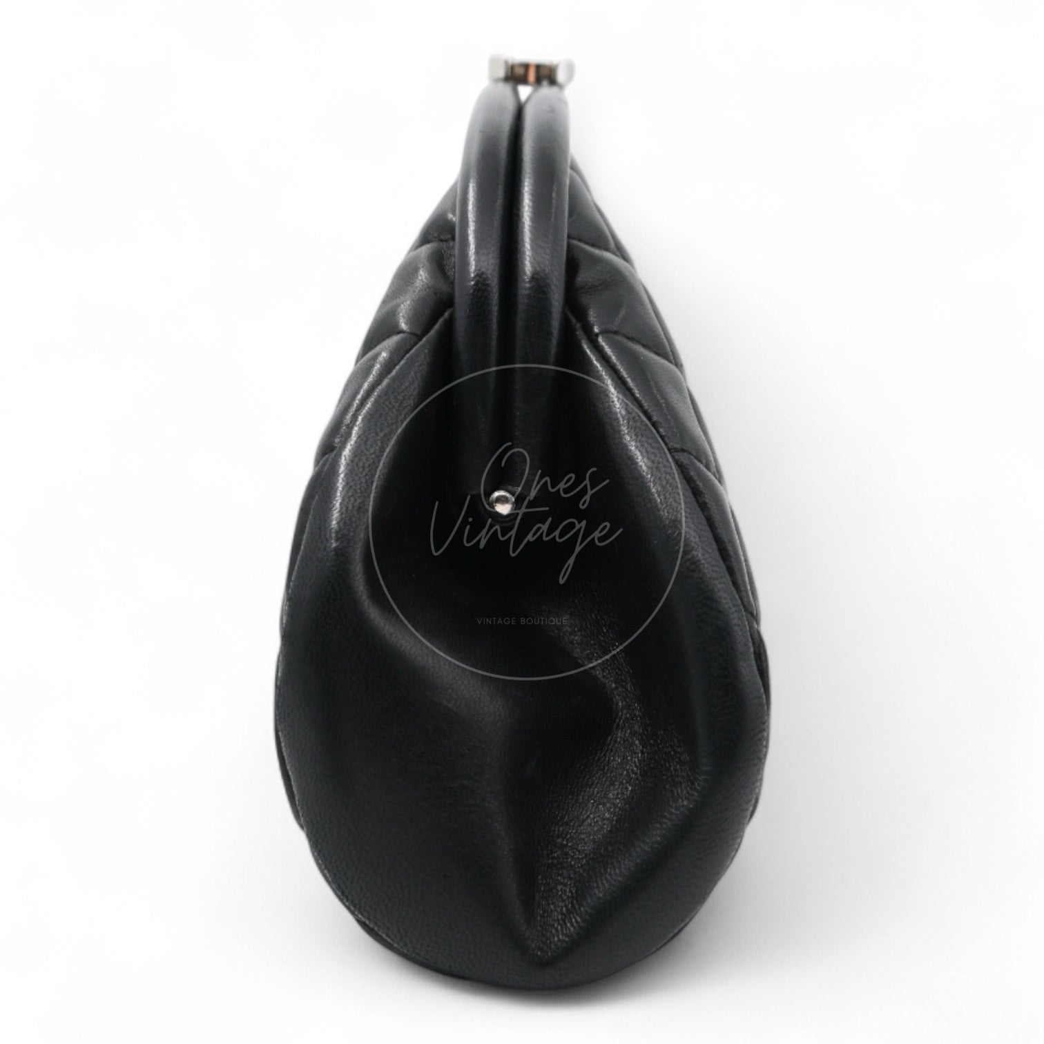 [Pre-owned] Chanel Quilted Timeless Kisslock Clutch Black Lambskin Bag