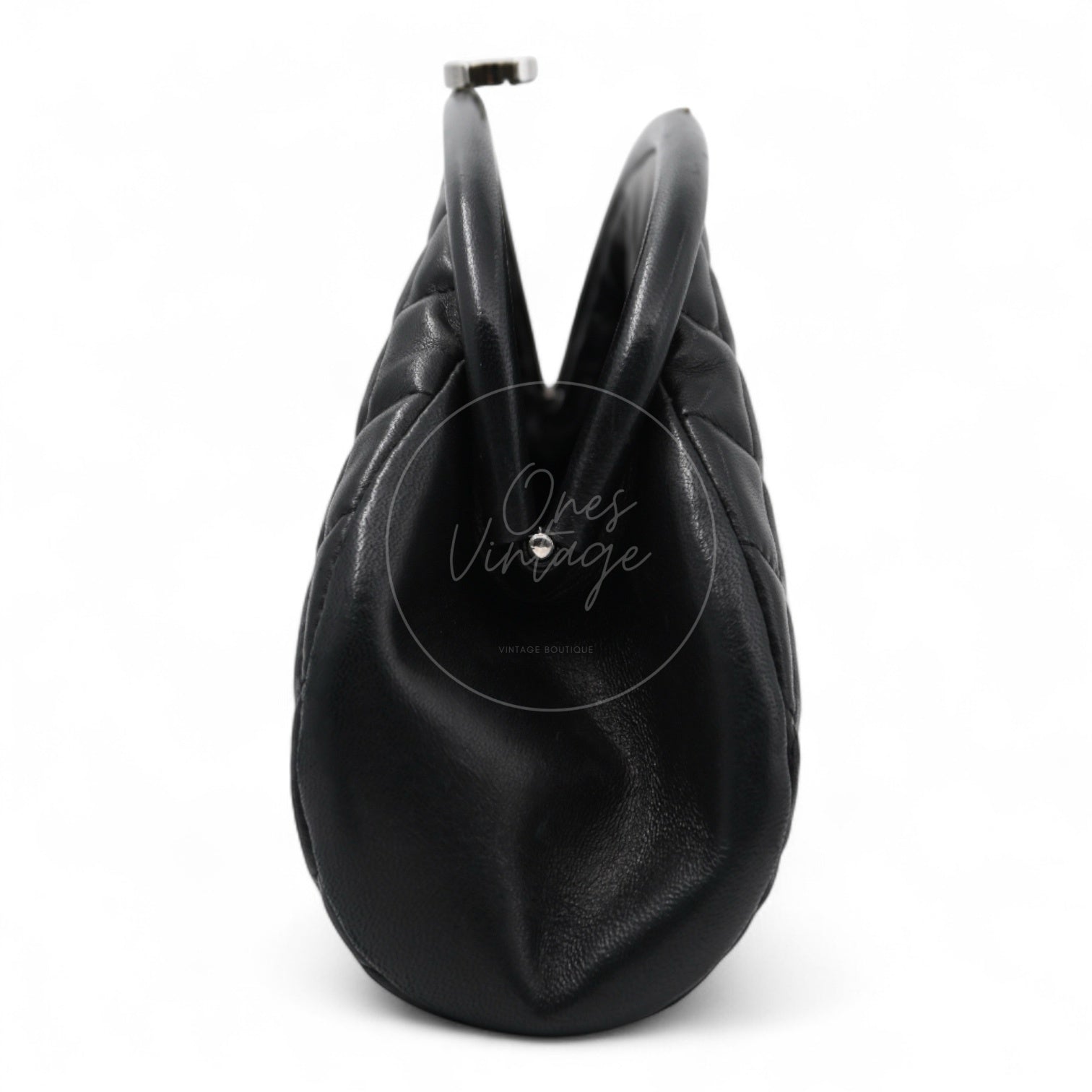 [Pre-owned] Chanel Quilted Timeless Kisslock Clutch Black Lambskin Bag