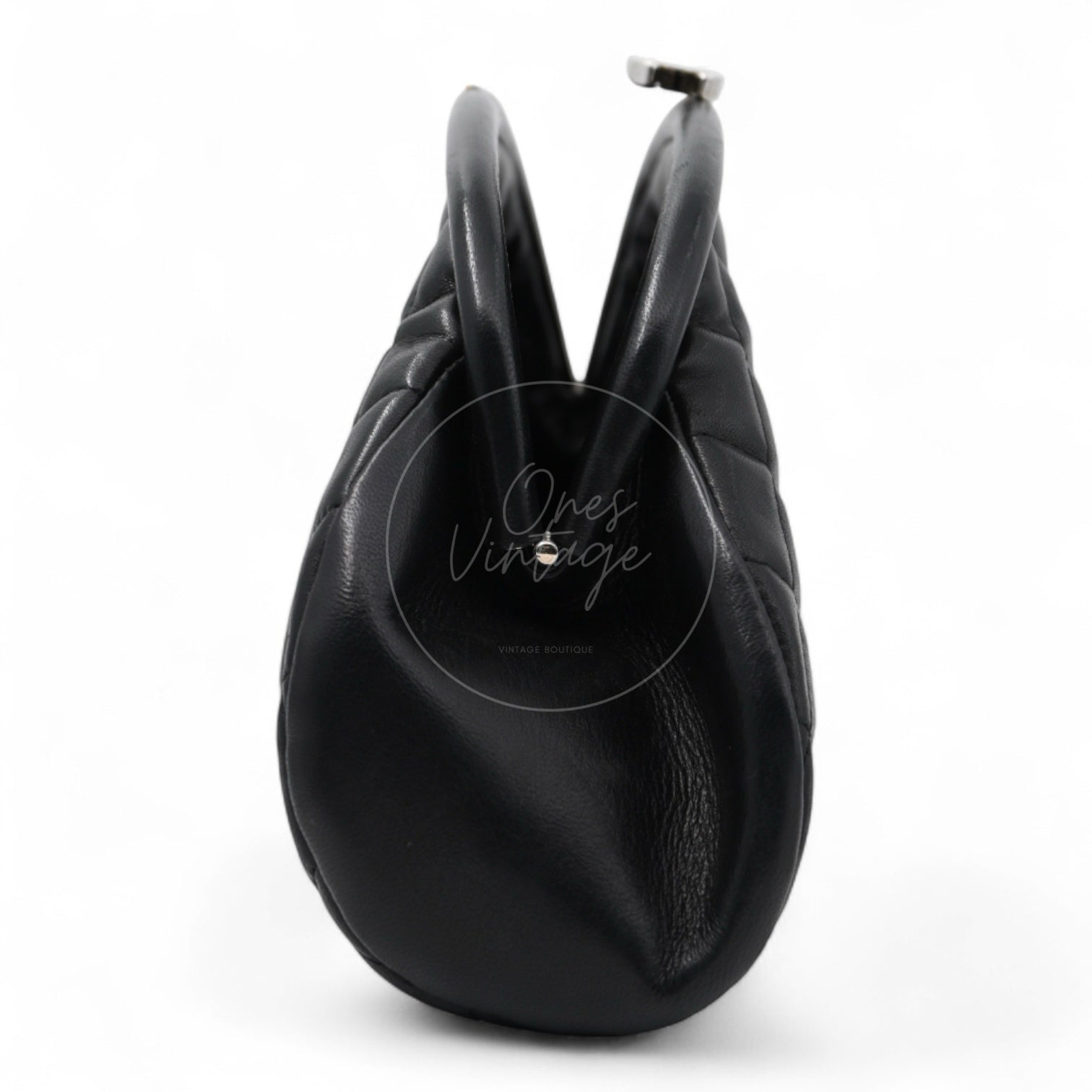 [Pre-owned] Chanel Quilted Timeless Kisslock Clutch Black Lambskin Bag