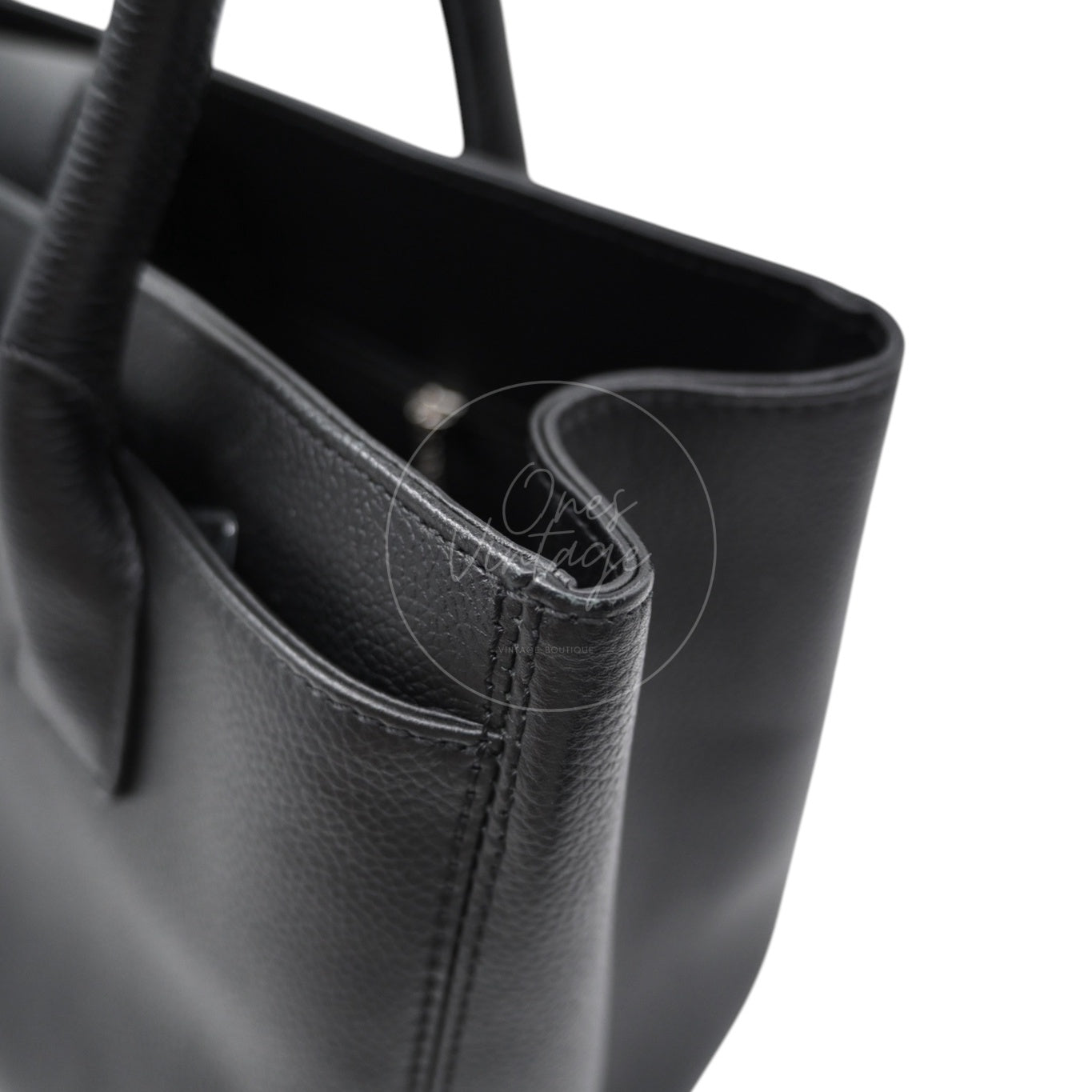 [Pre-Owned] Chanel Cerf Small Black Calfskin Tote Series 18