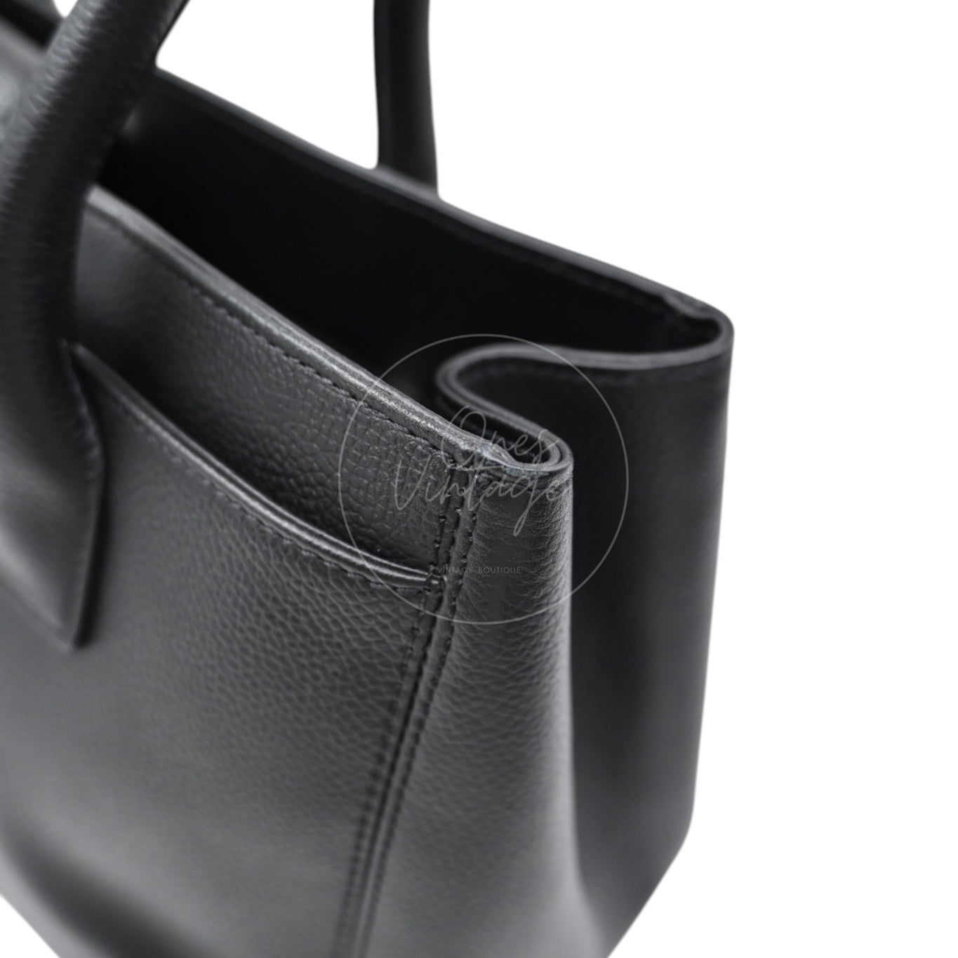[Pre-Owned] Chanel Cerf Small Black Calfskin Tote Series 18