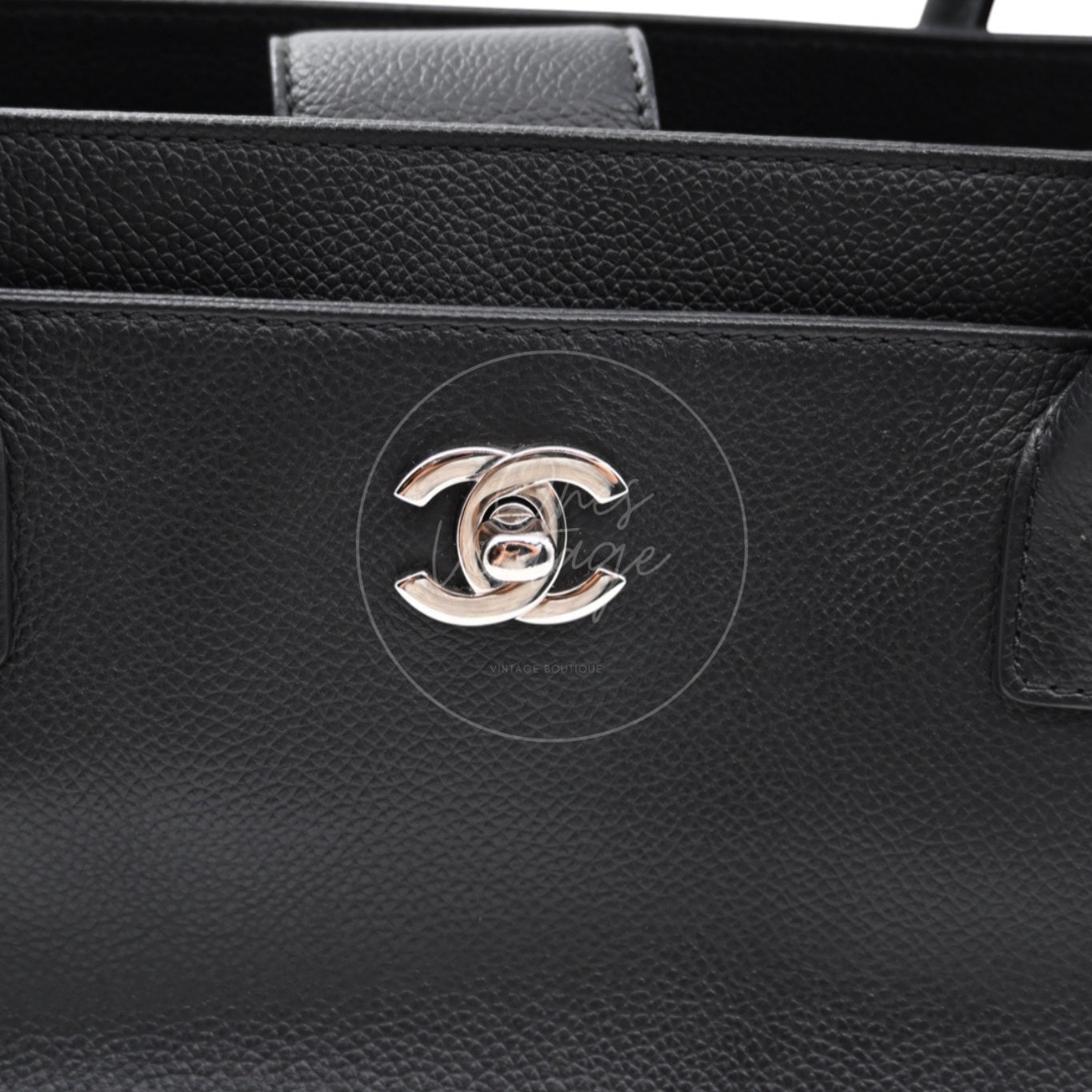 [Pre-Owned] Chanel Cerf Small Black Calfskin Tote Series 18