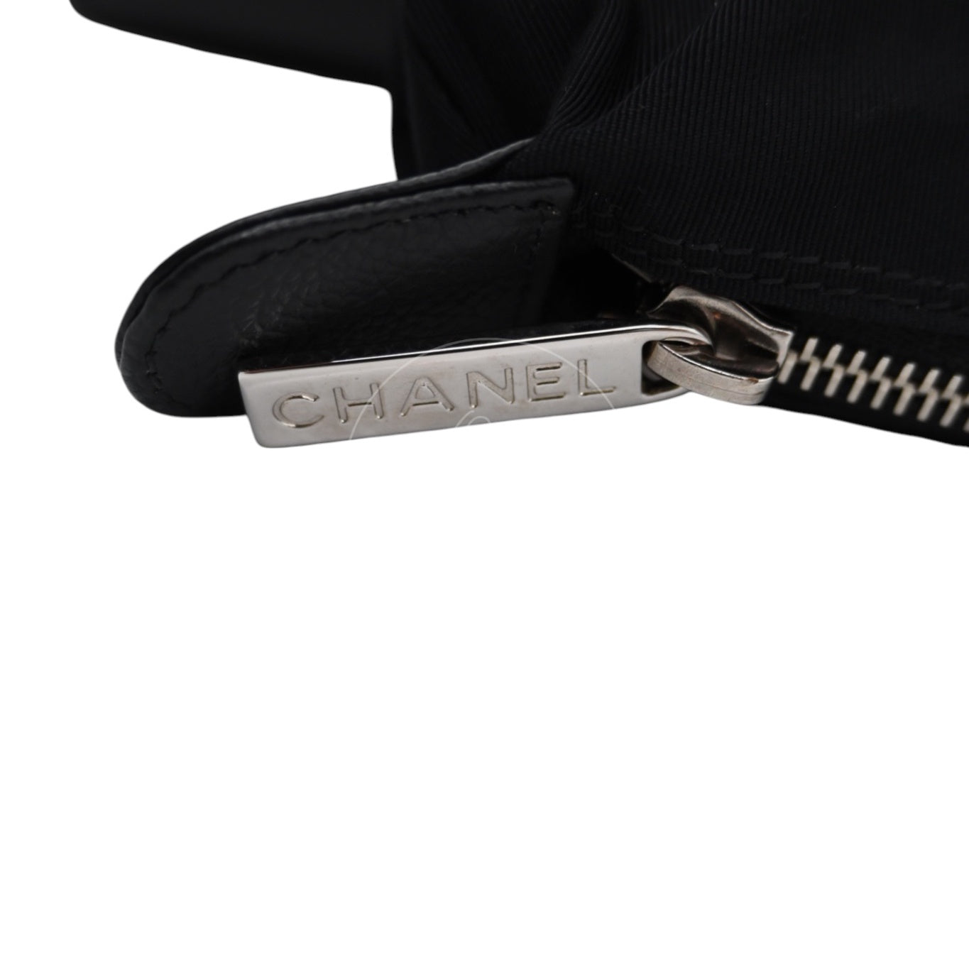 [Pre-Owned] Chanel Cerf Small Black Calfskin Tote Series 18