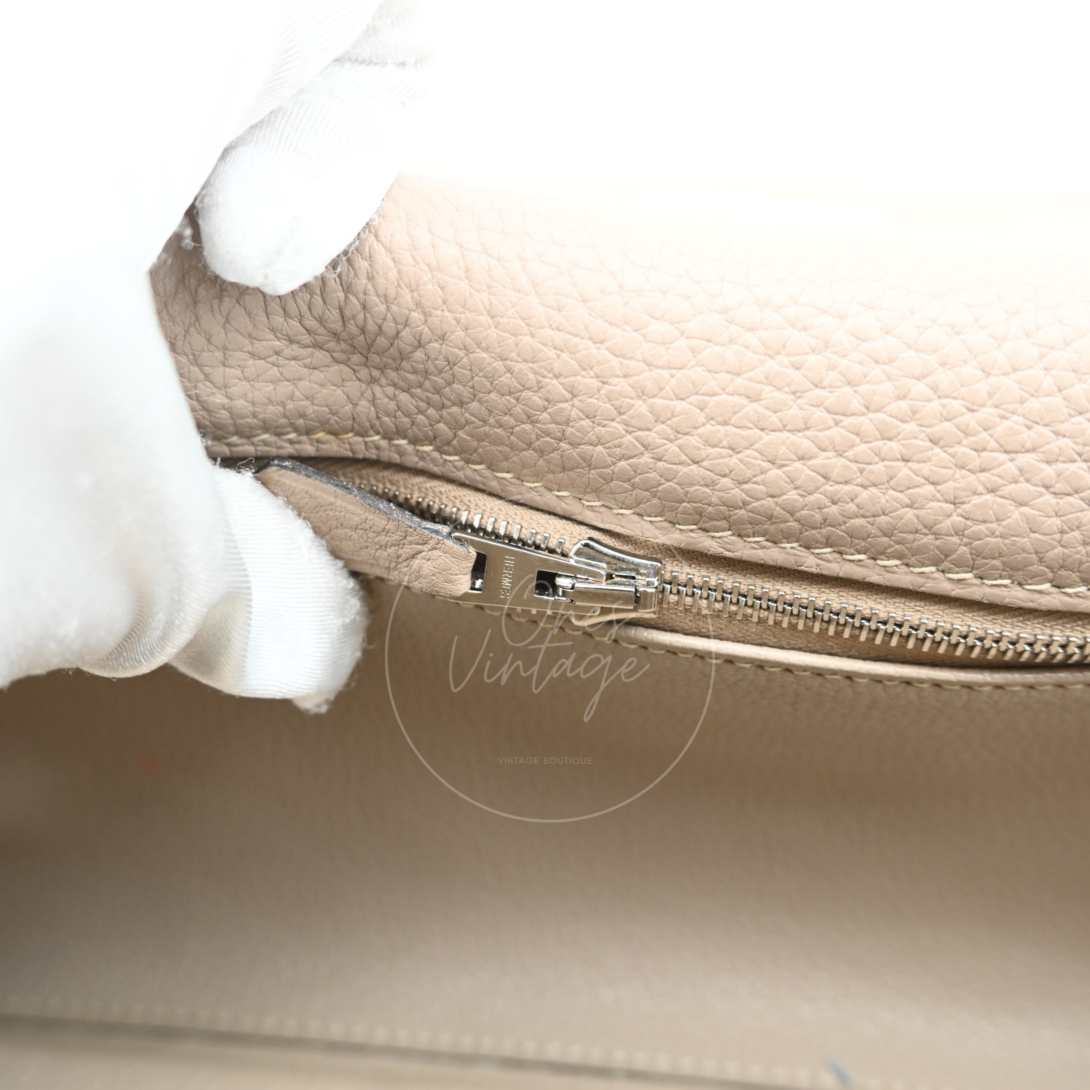 [Pre-owned] Hermes Kelly Shoulder 42 PHW Gris Tourterelle Taurillon Clemence Stamp Square M