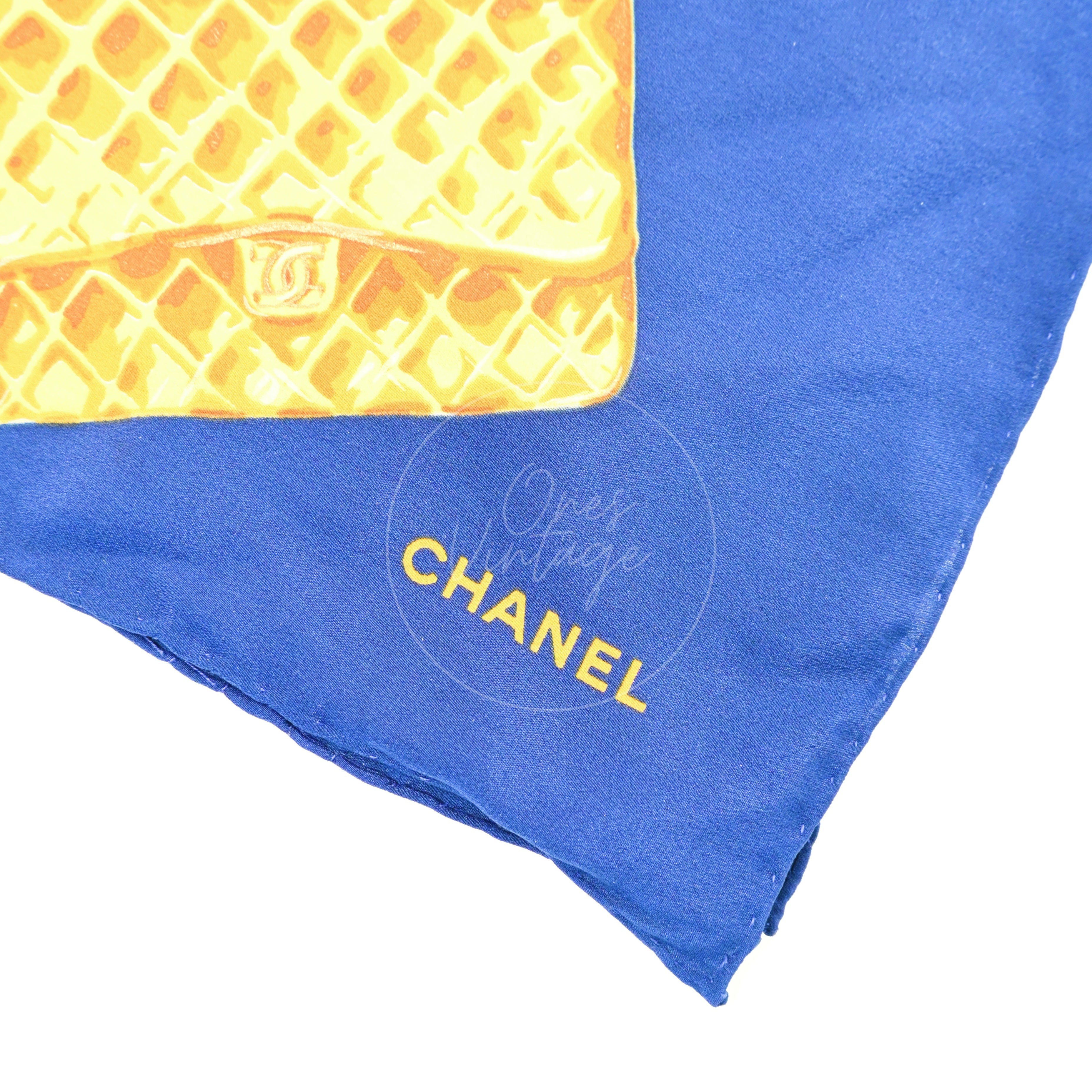 [Pre-owned] Chanel Gold Charms Bracelet Pattern Navy Square Scarf