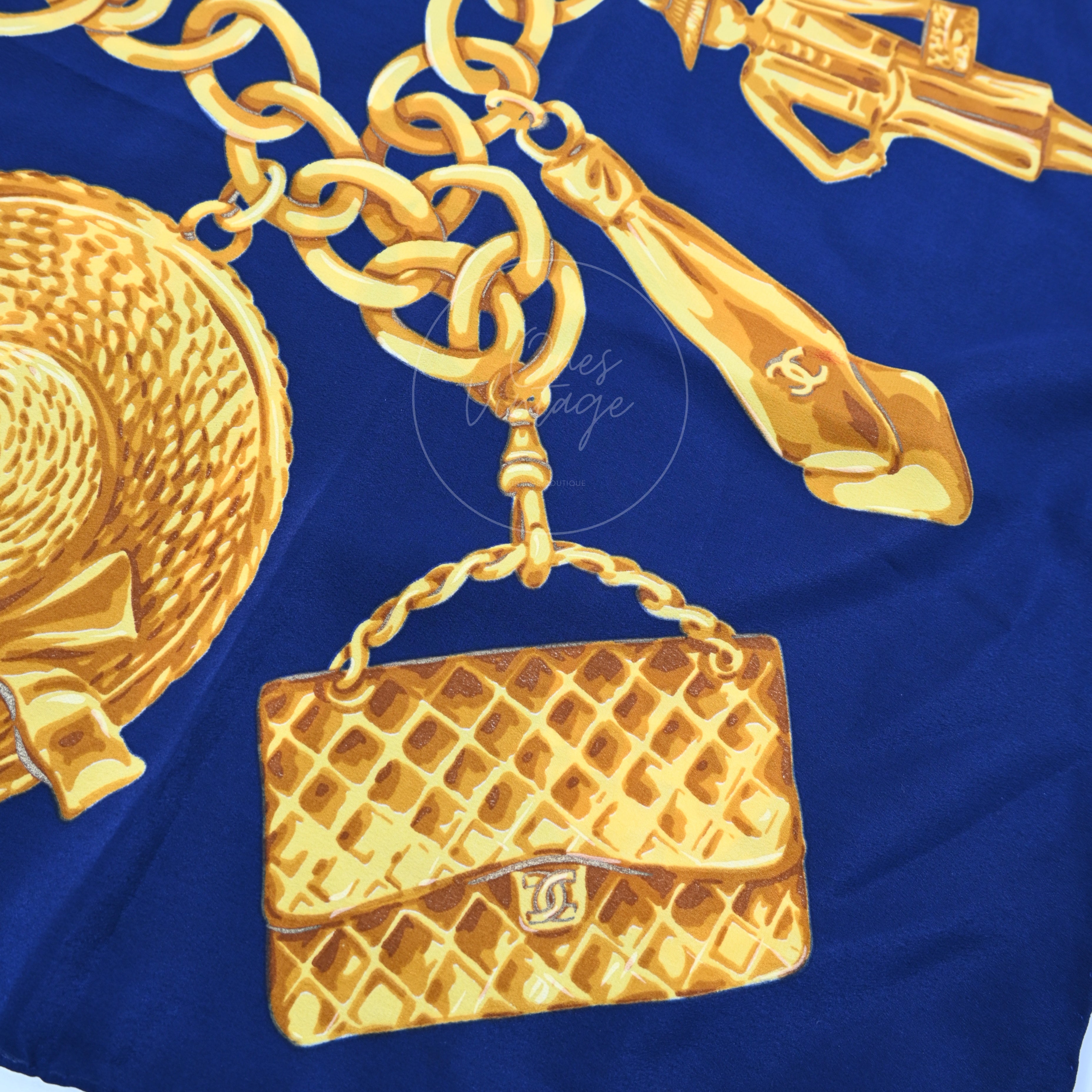 [Pre-owned] Chanel Gold Charms Bracelet Pattern Navy Square Scarf