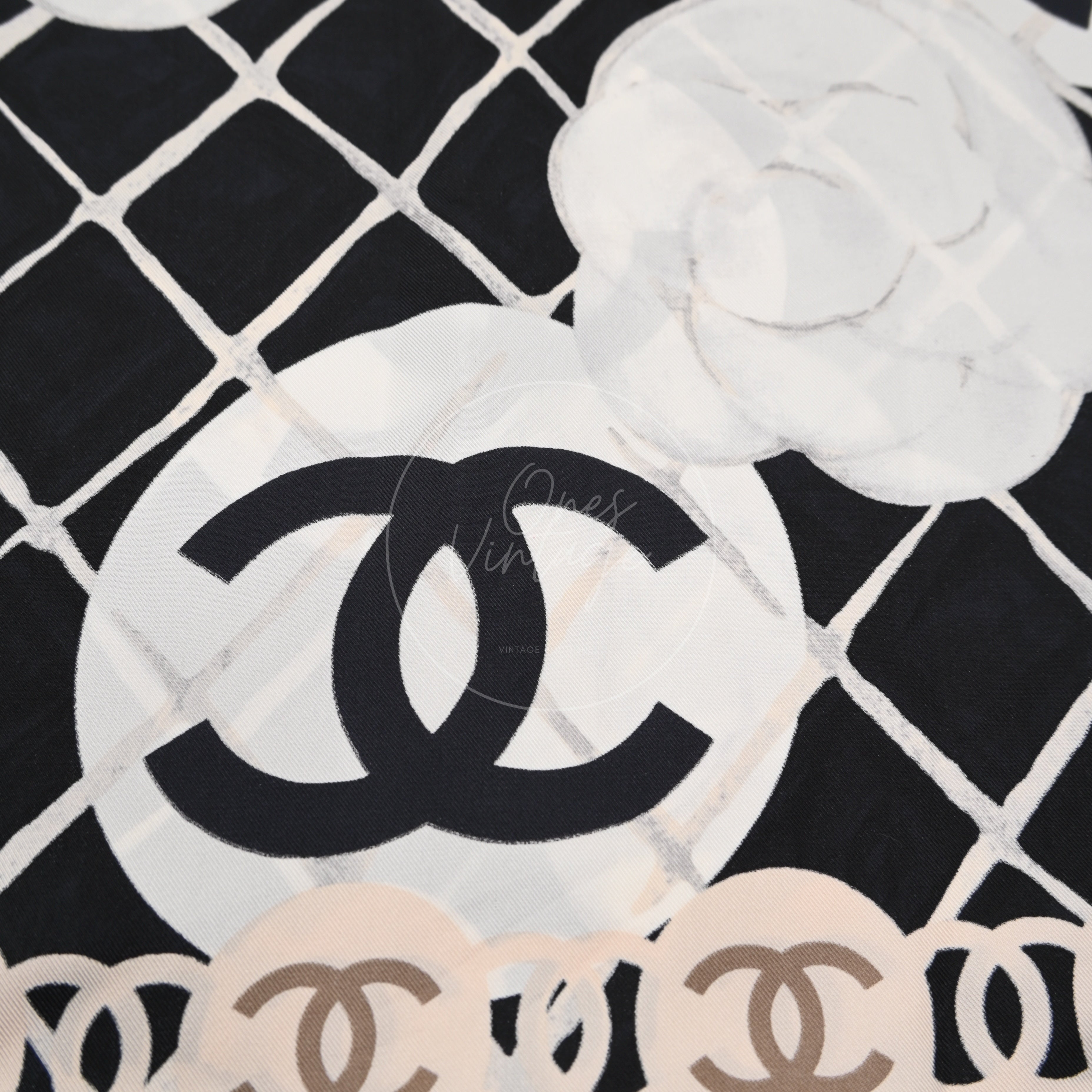[Pre-owned] Chanel Black Checkered With White Camellia Pattern Square Scarf