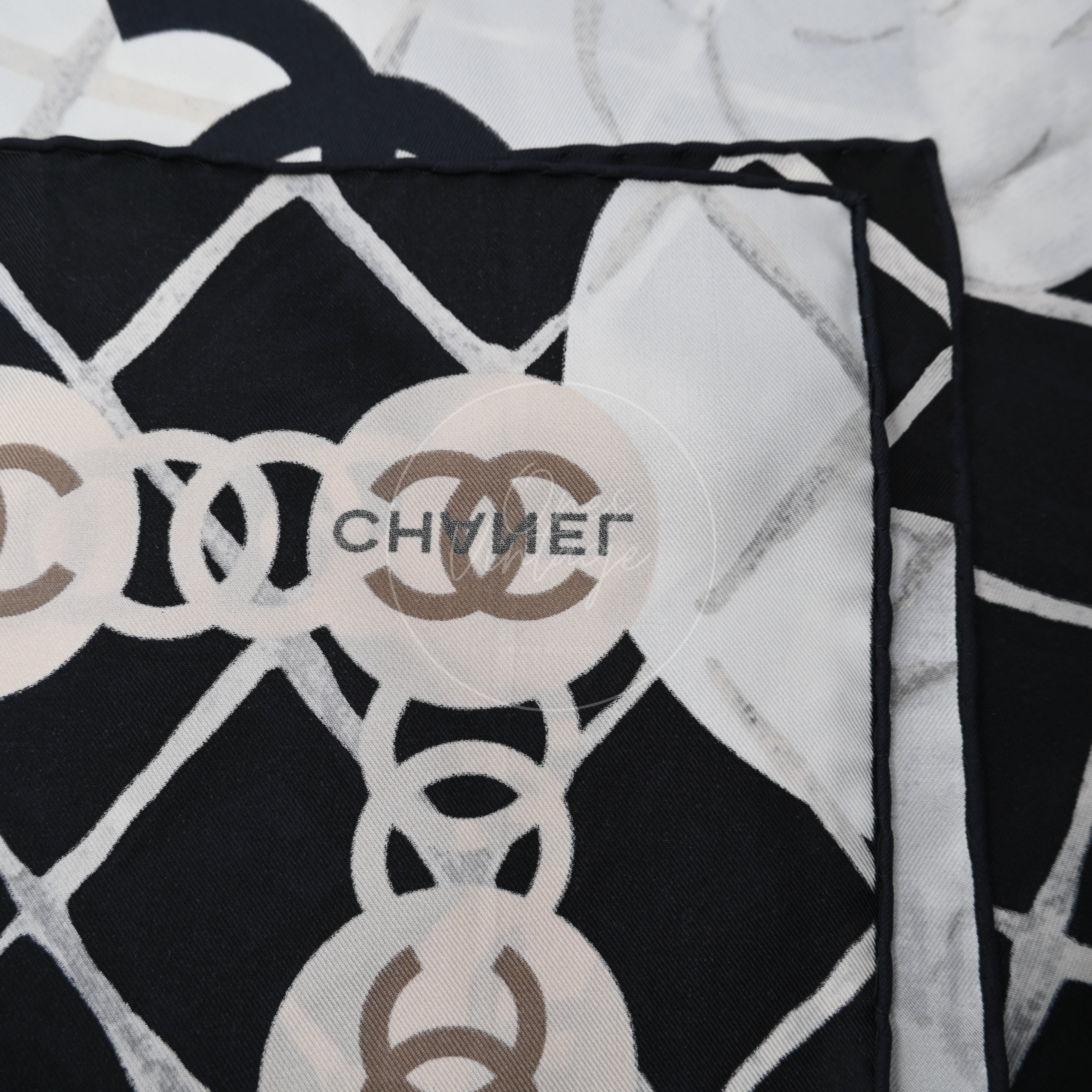 [Pre-owned] Chanel Black Checkered With White Camellia Pattern Square Scarf