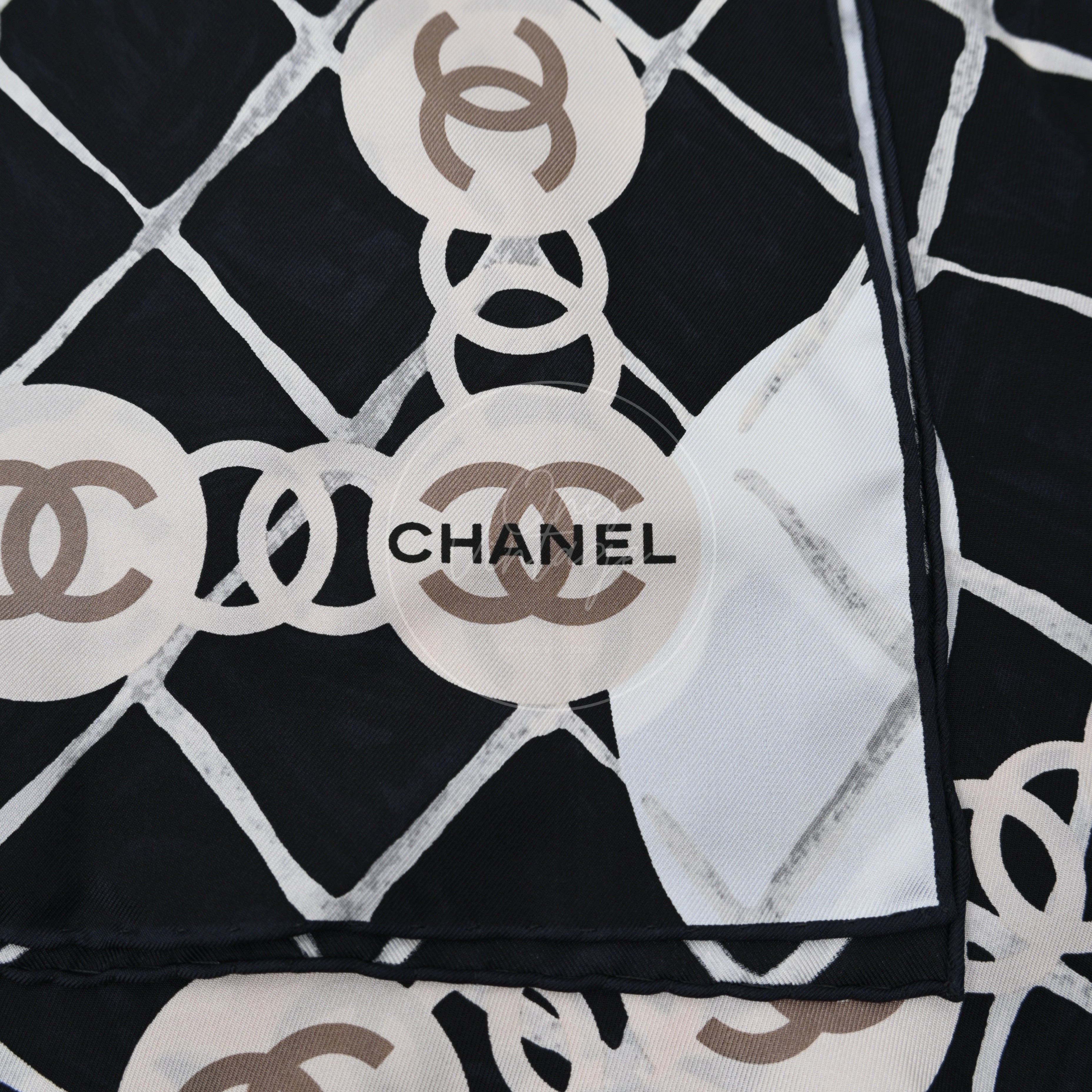 [Pre-owned] Chanel Black Checkered With White Camellia Pattern Square Scarf