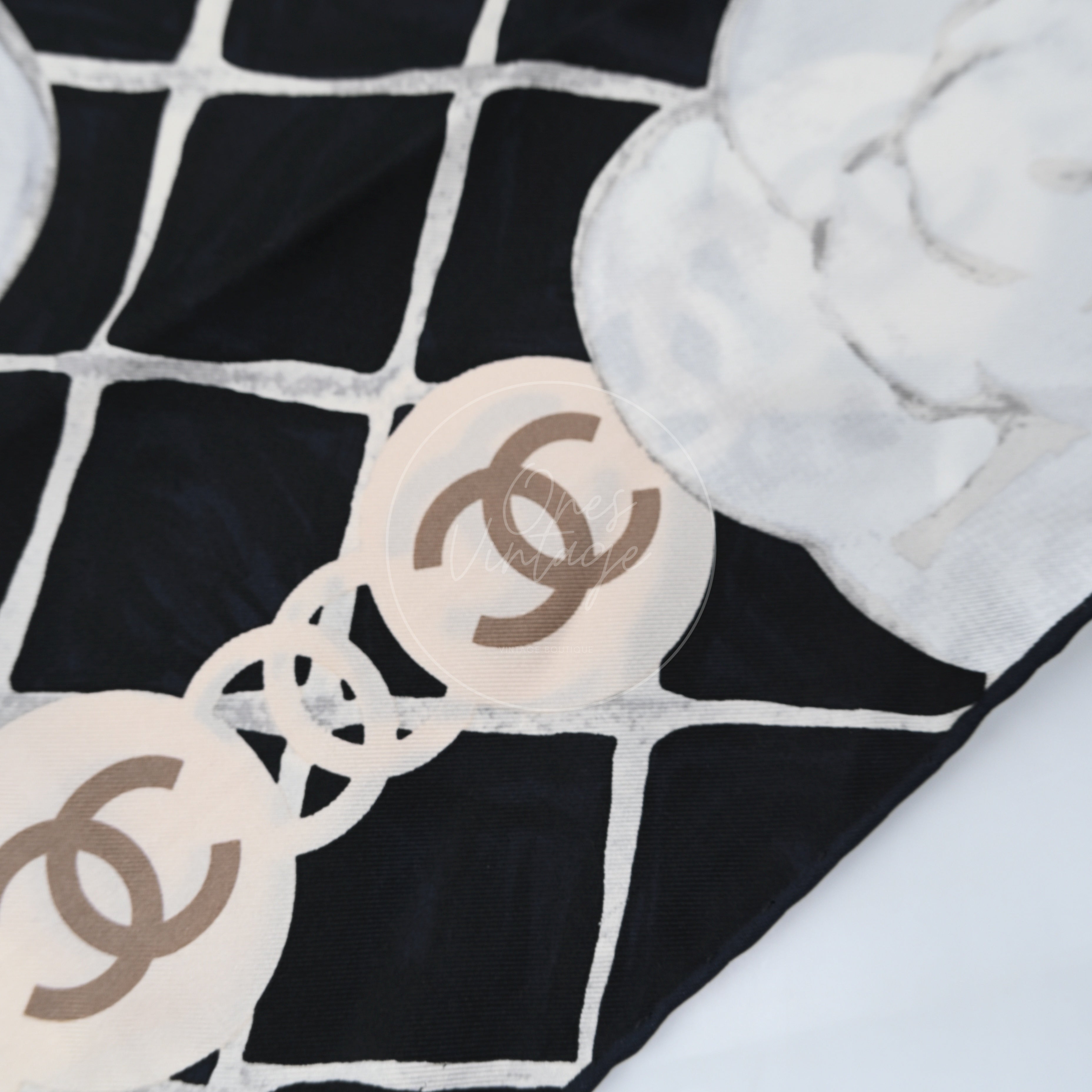 [Pre-owned] Chanel Black Checkered With White Camellia Pattern Square Scarf
